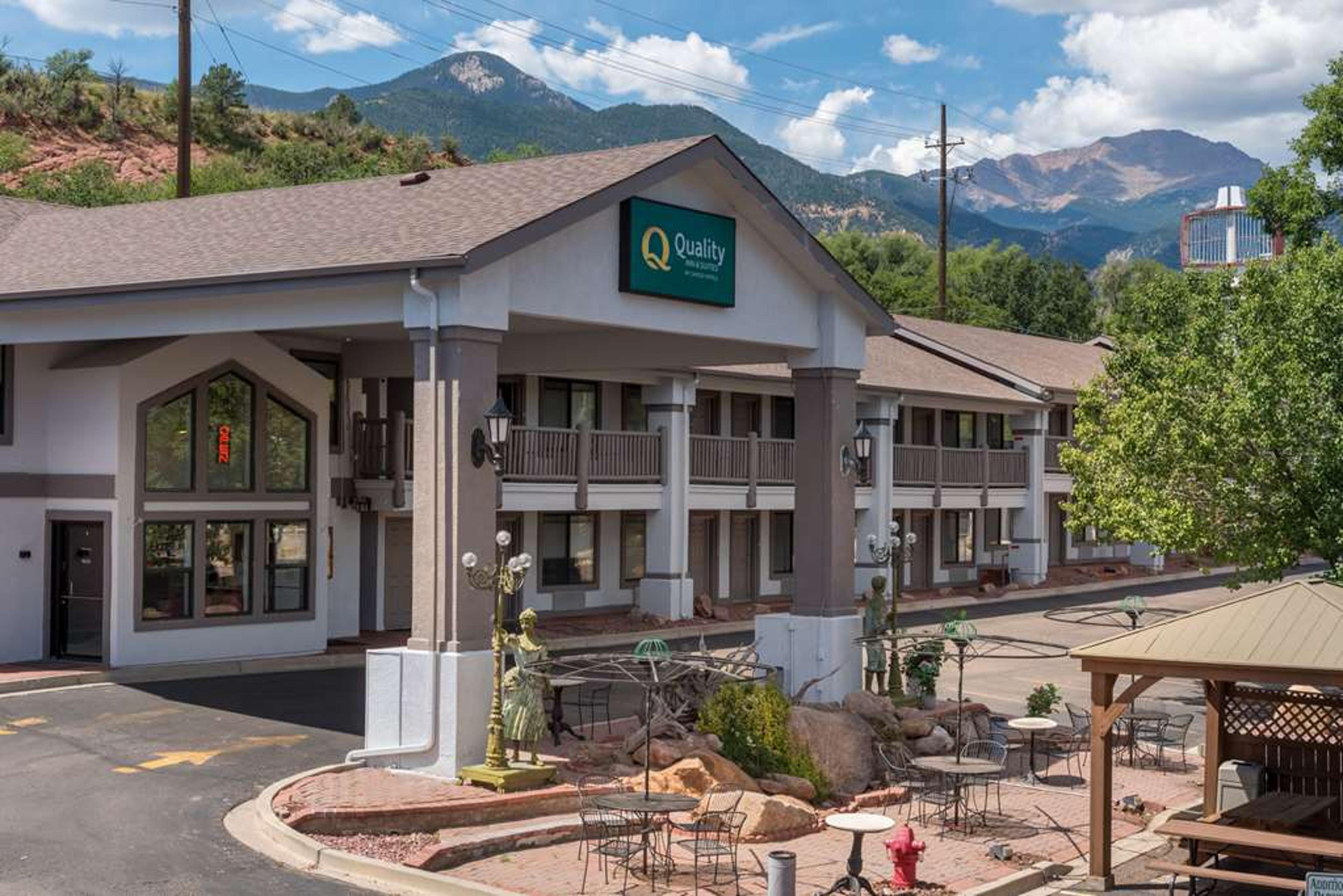 ECONO LODGE INN AND SUITES