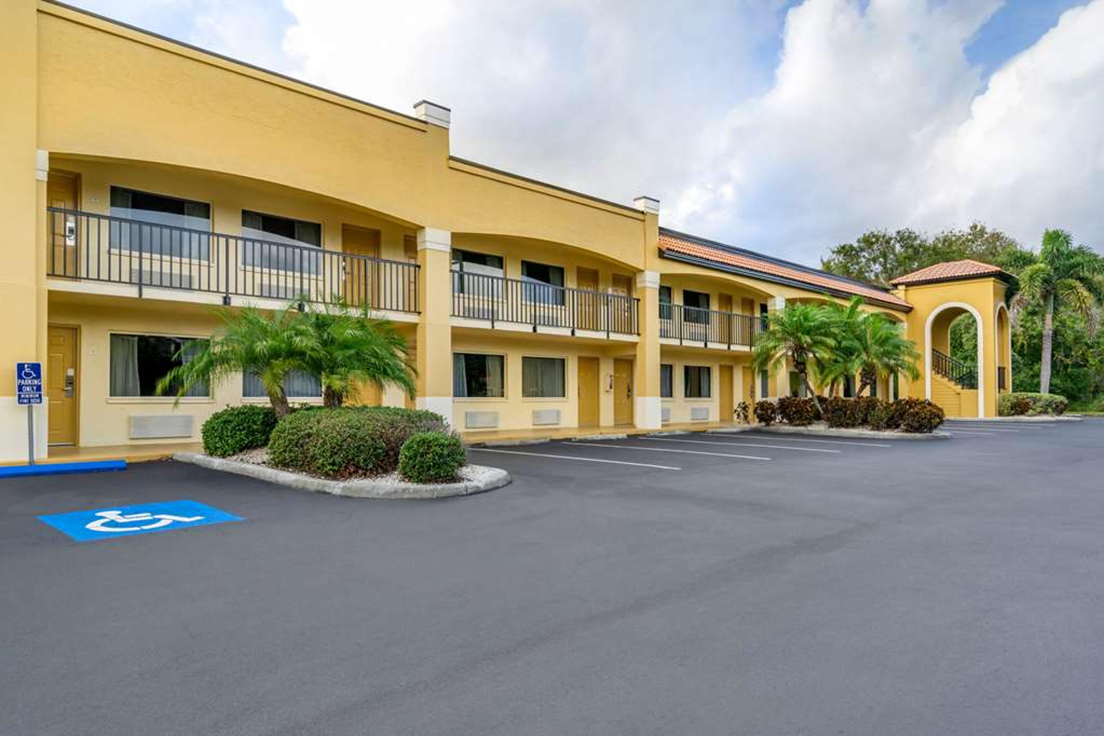COMFORT INN SUN CITY CENTER - RUSKI