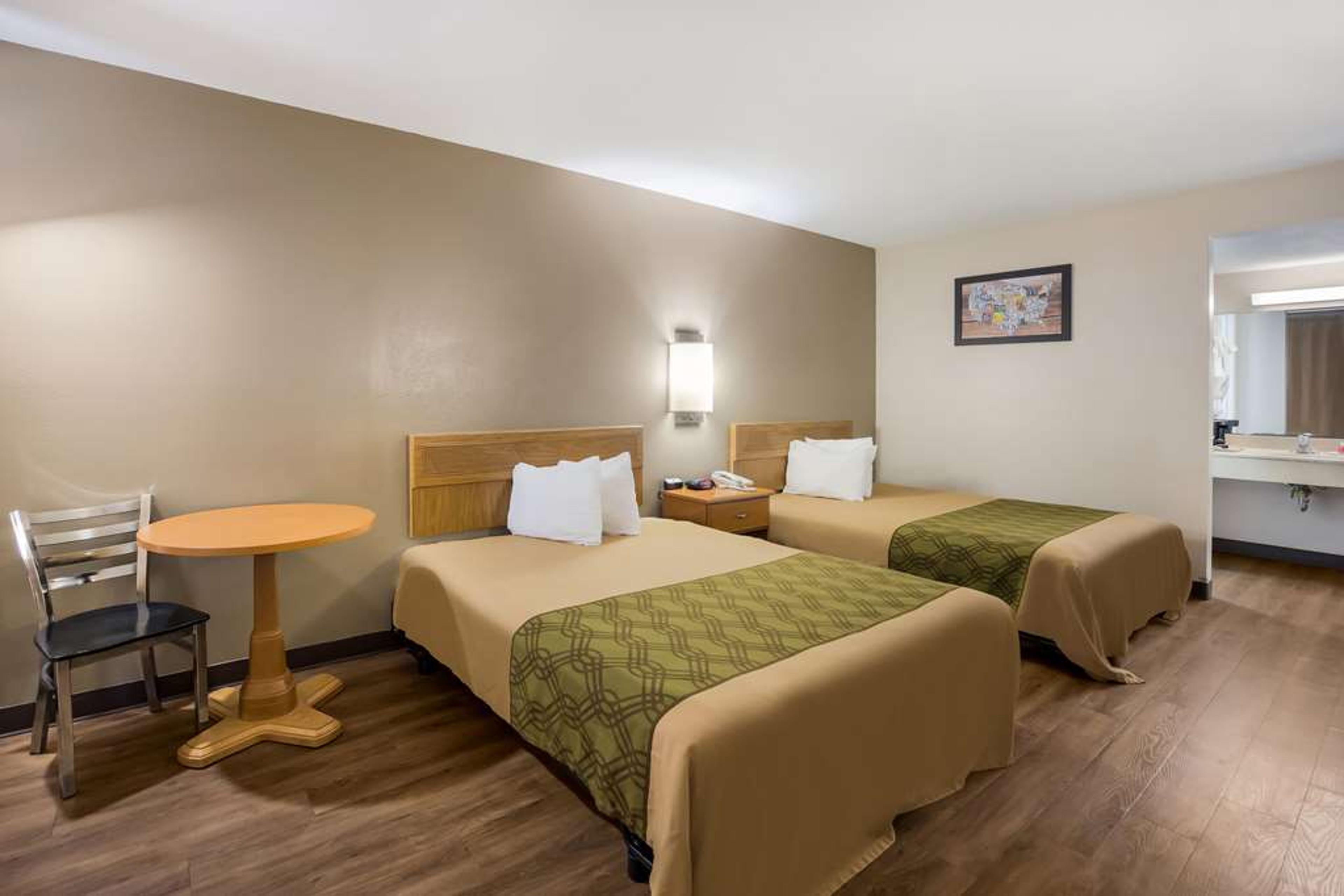 ECONO LODGE LIVE OAK