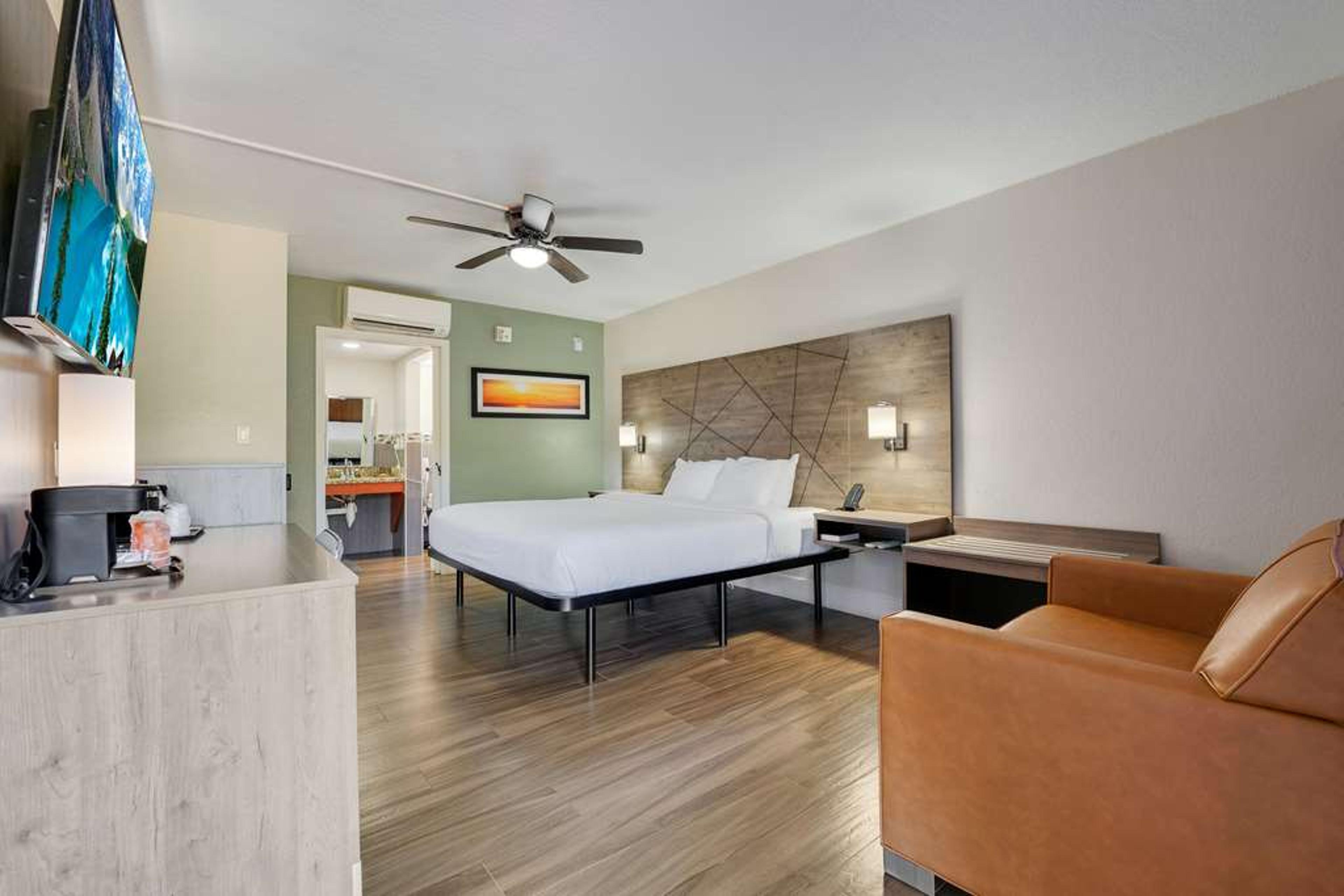 QUALITY INN AND SUITES HOLLYWOOD BO