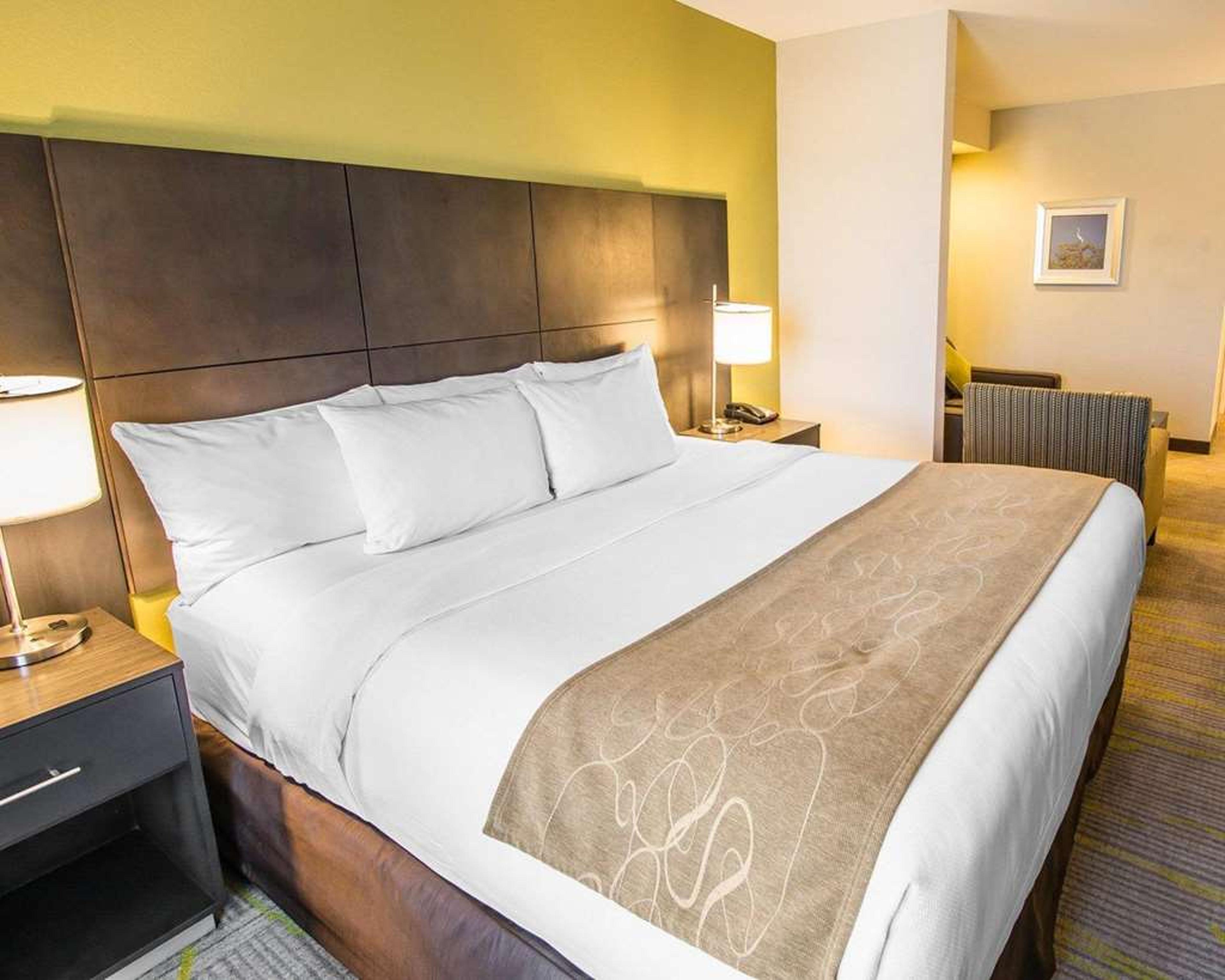 COMFORT SUITES MIAMI AIRPORT NORTH