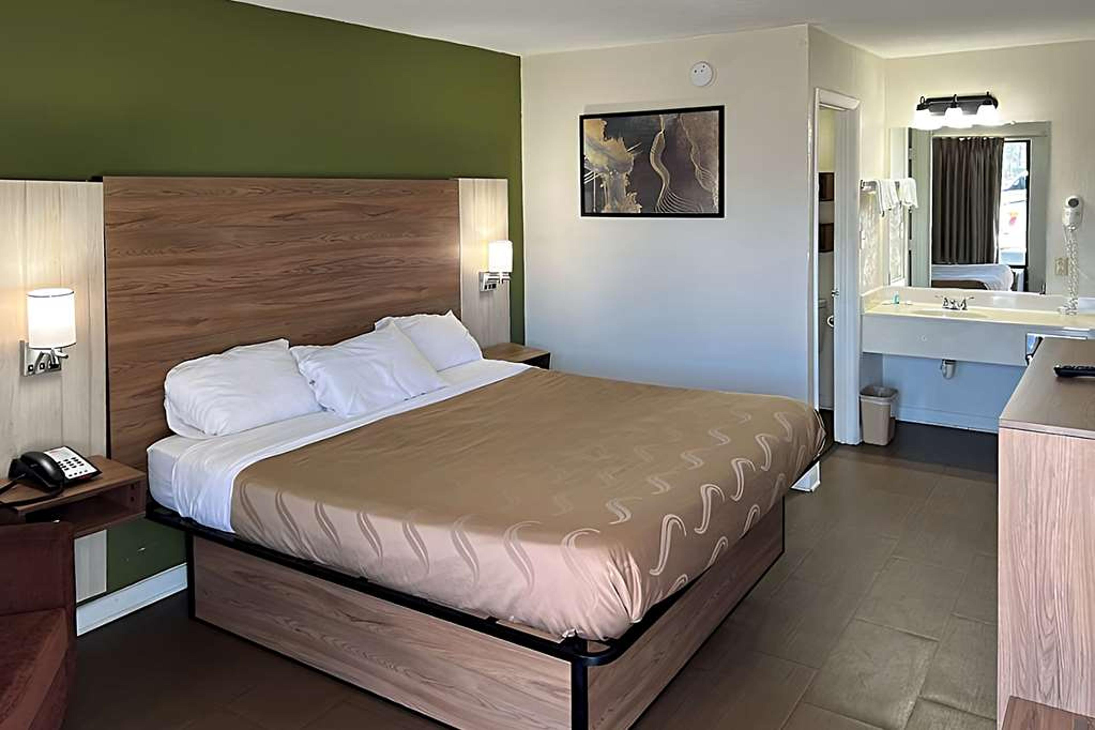 QUALITY INN THOMSON