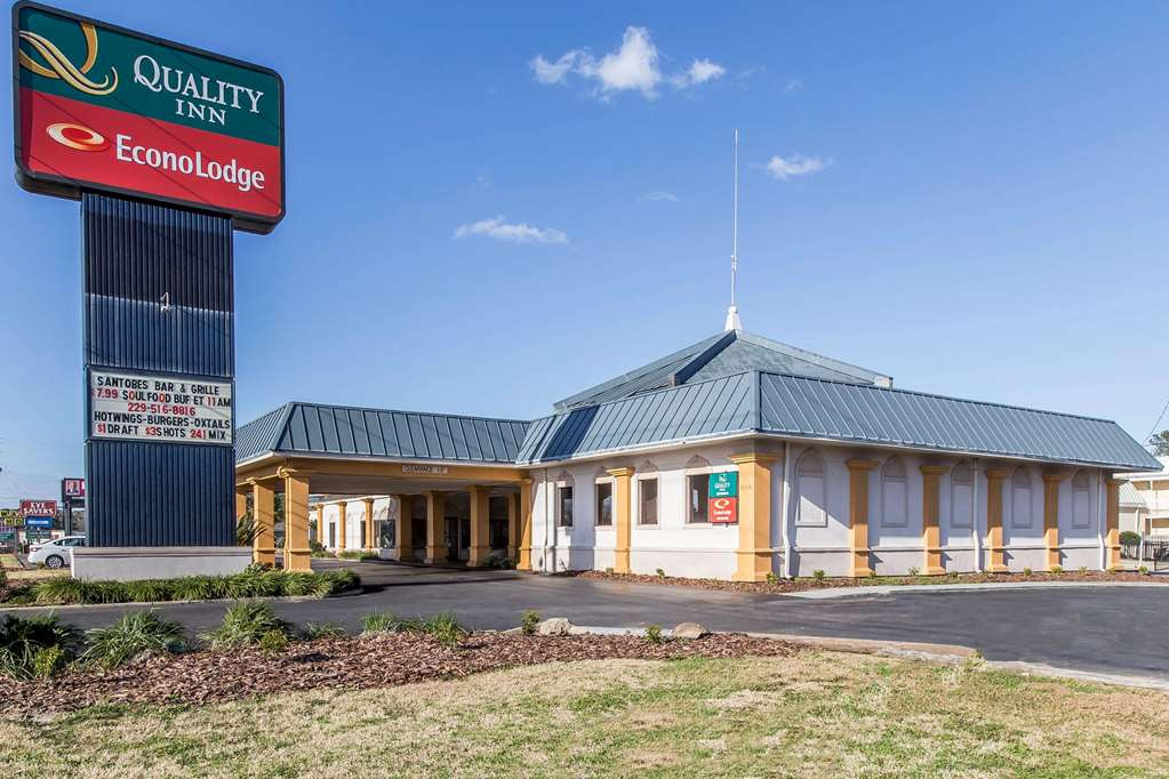 QUALITY INN & SUITES CONFERENCE CEN
