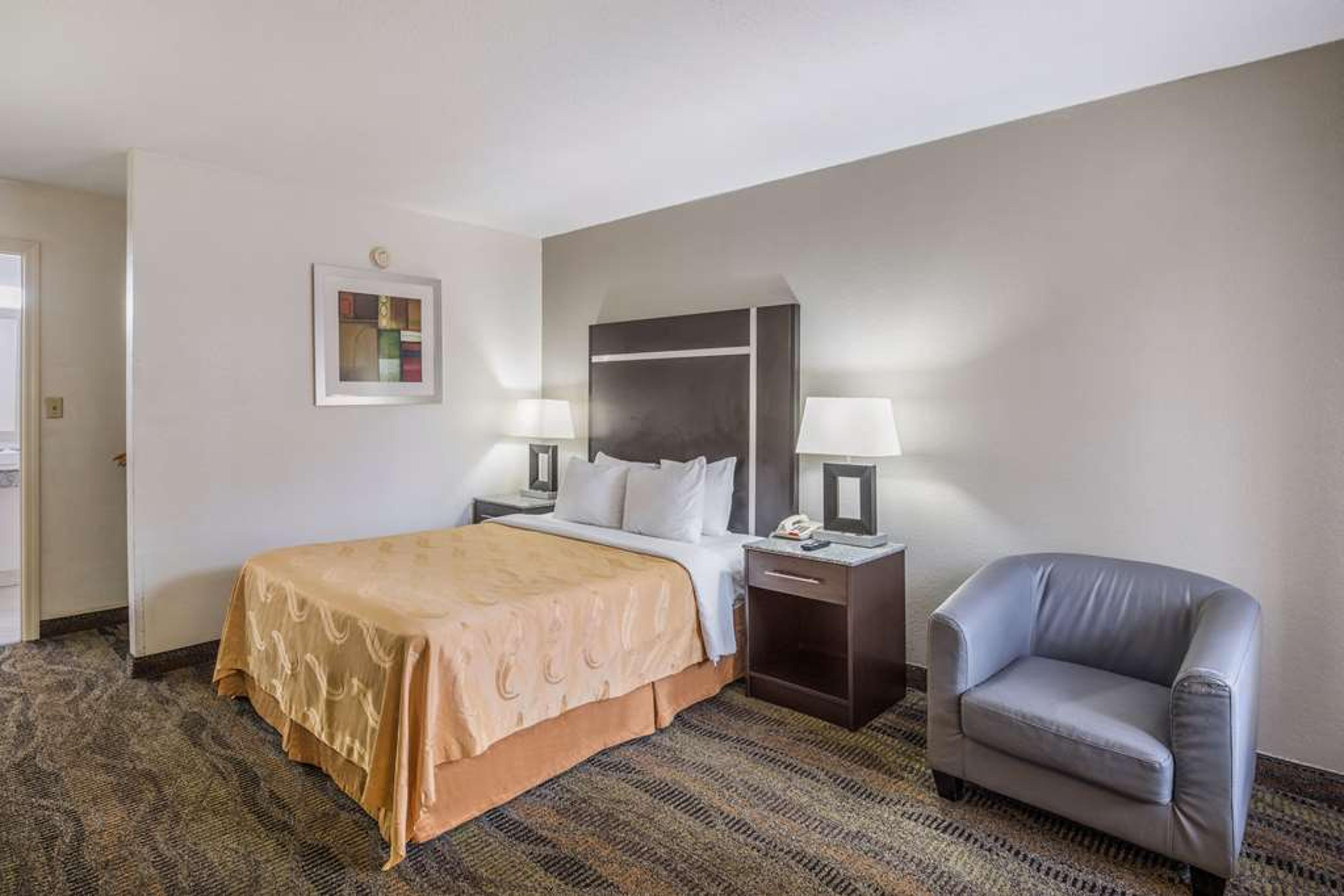 QUALITY INN & SUITES CONFERENCE CEN