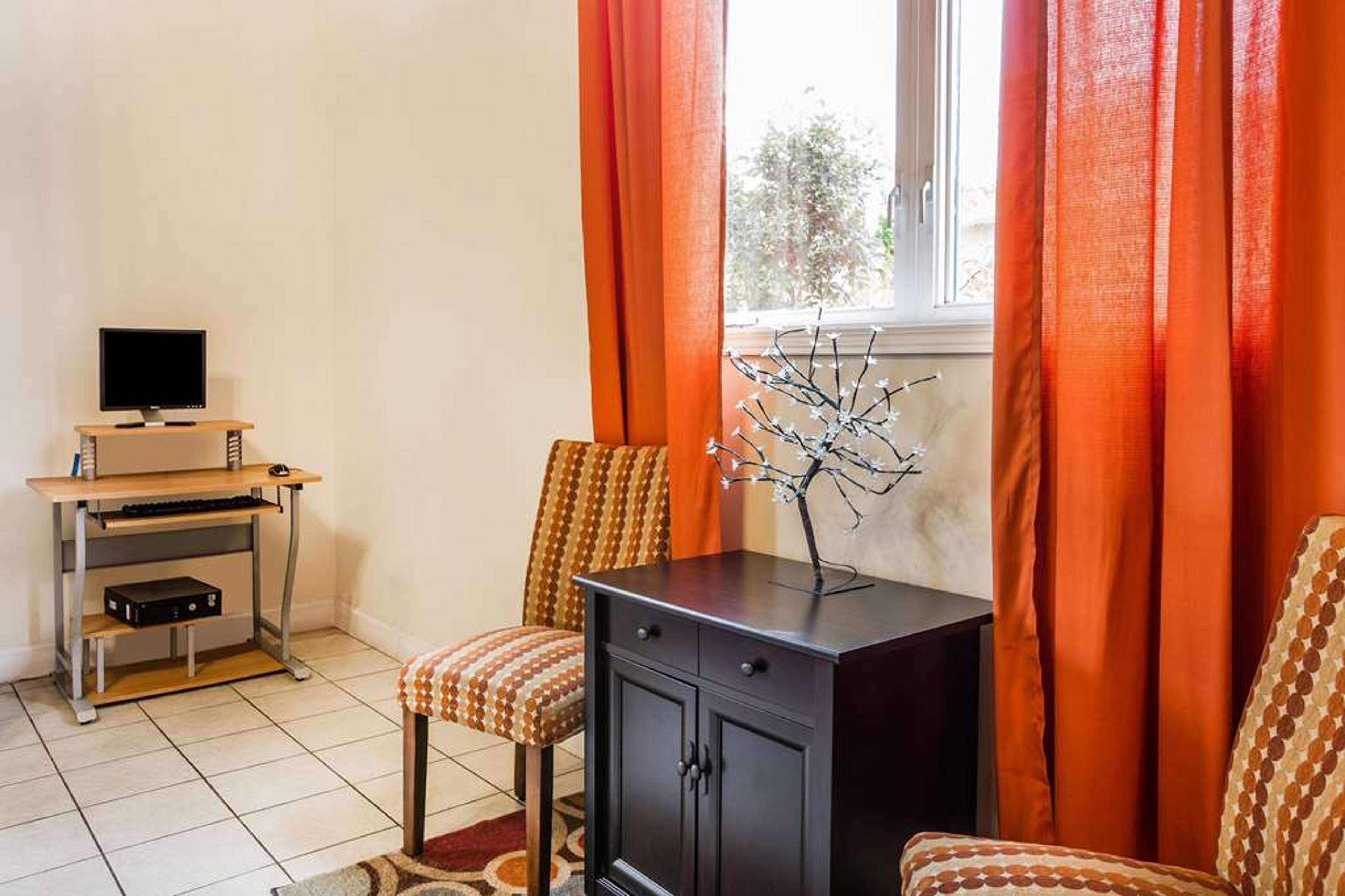 RODEWAY INN AND SUITES CARROLLTON