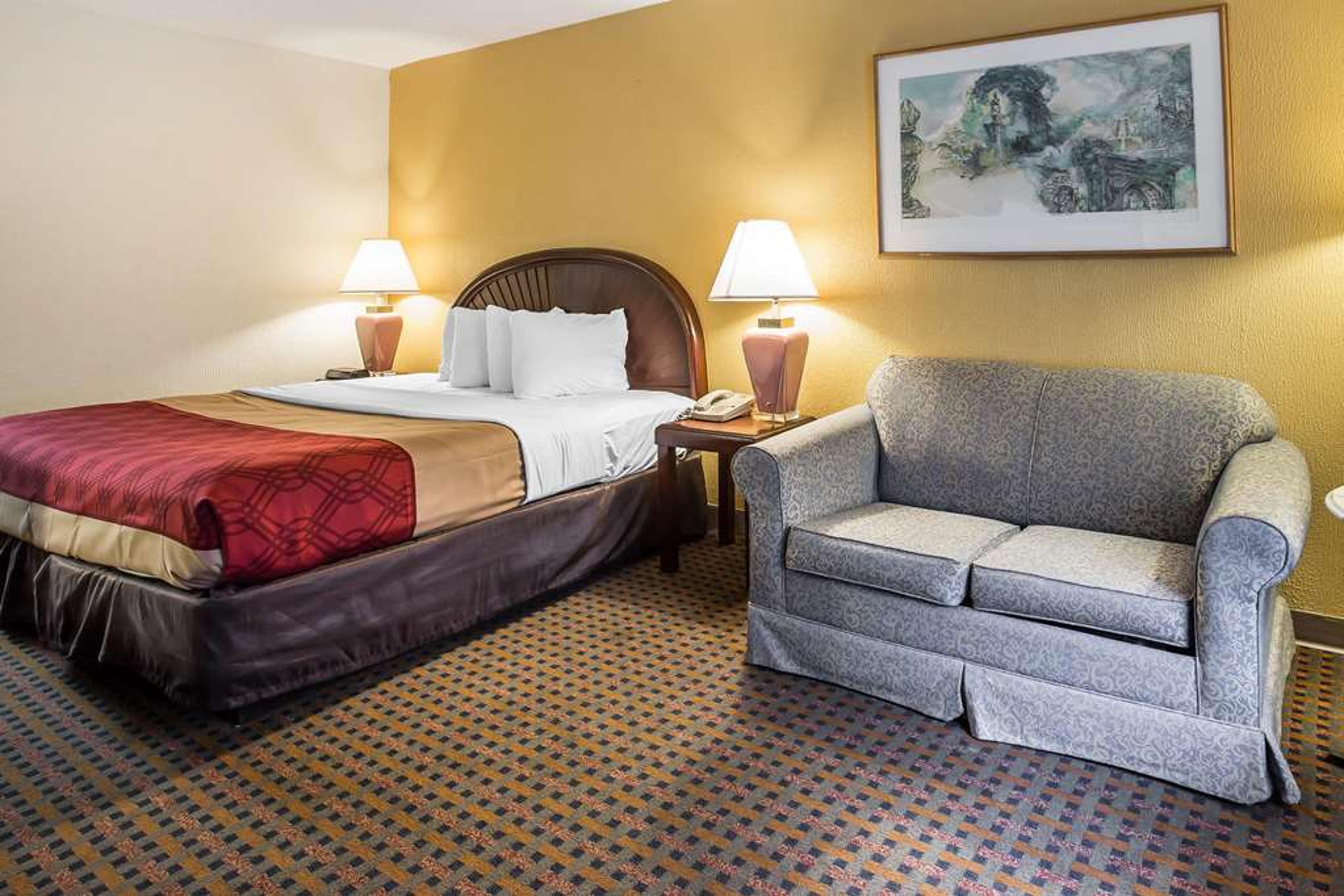 RODEWAY INN AND SUITES CARROLLTON
