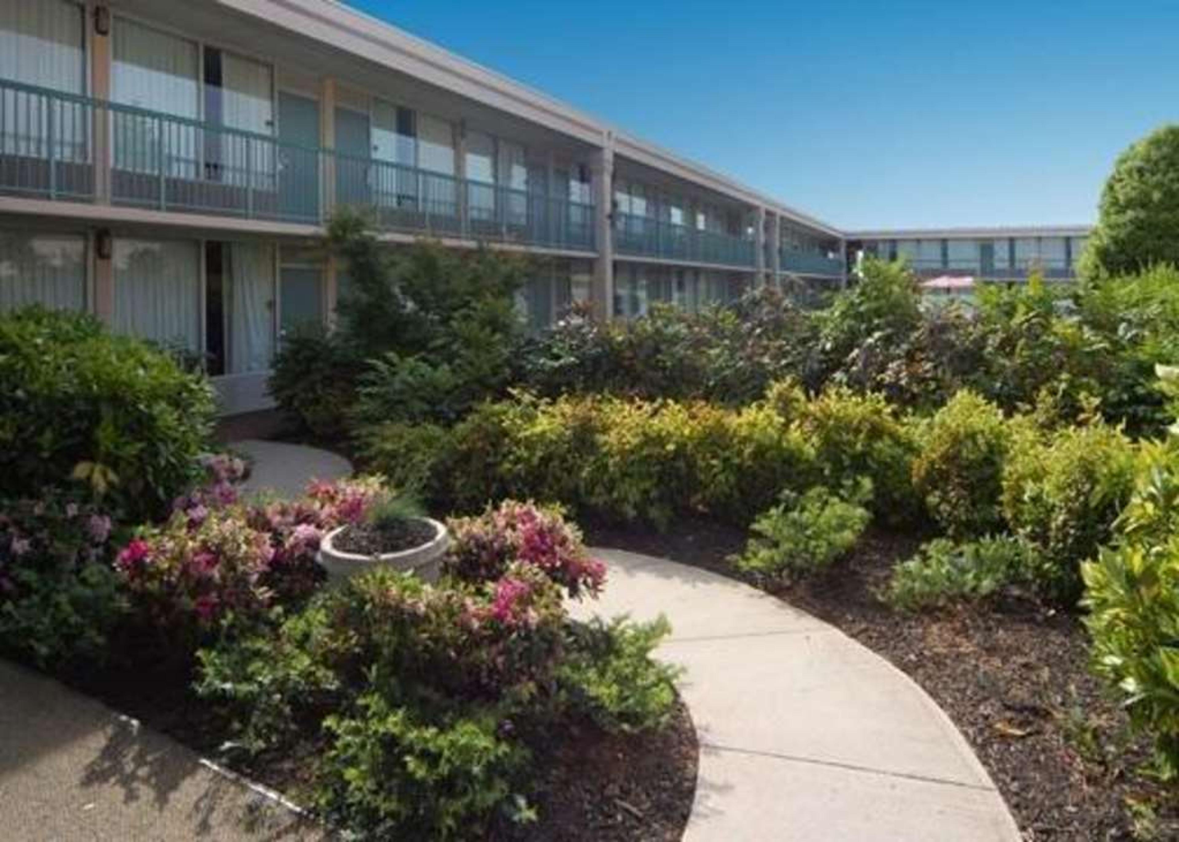 QUALITY INN AND SUITES CONFERENCE C
