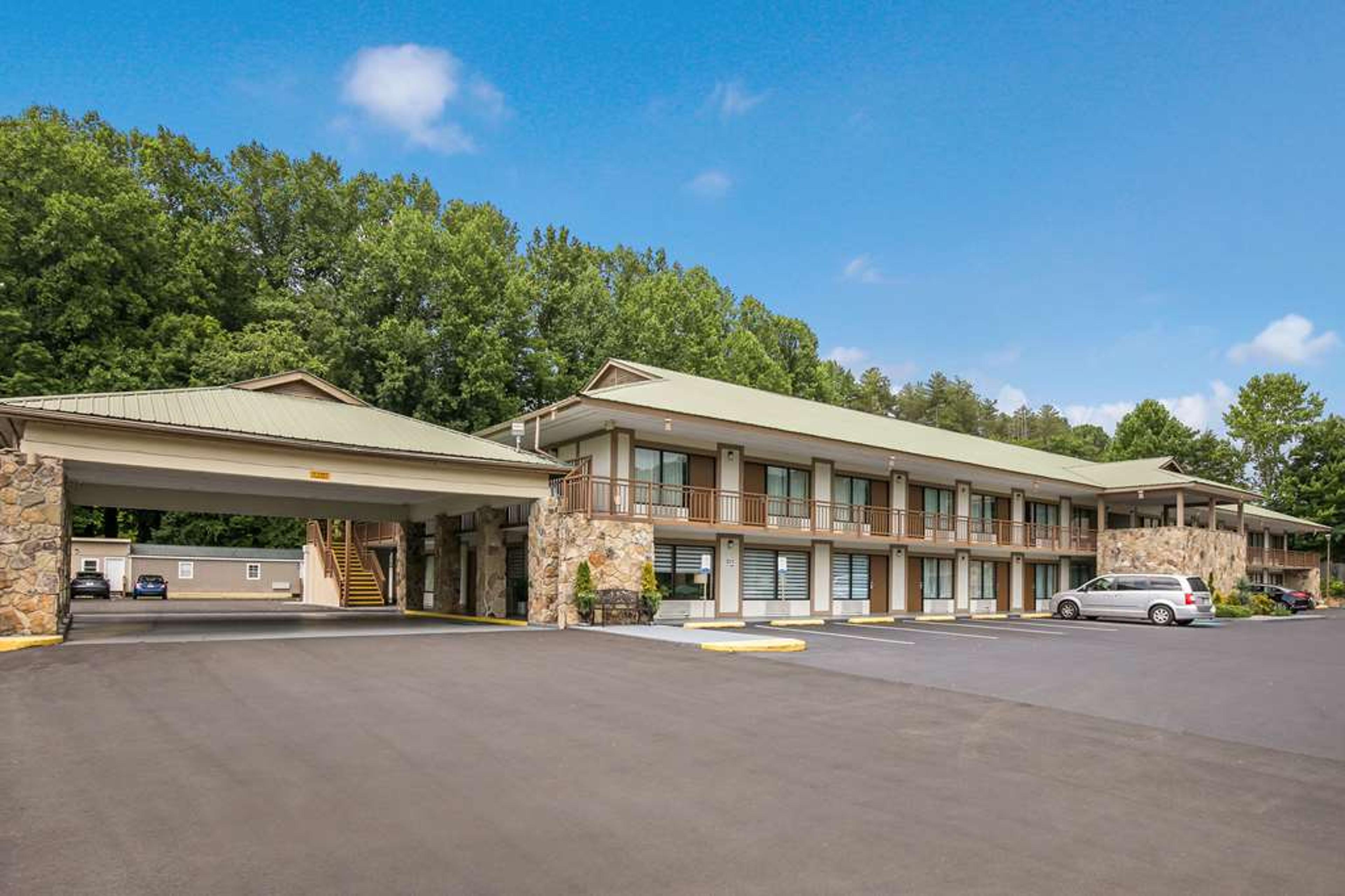 QUALITY INN & SUITES MT. CHALET