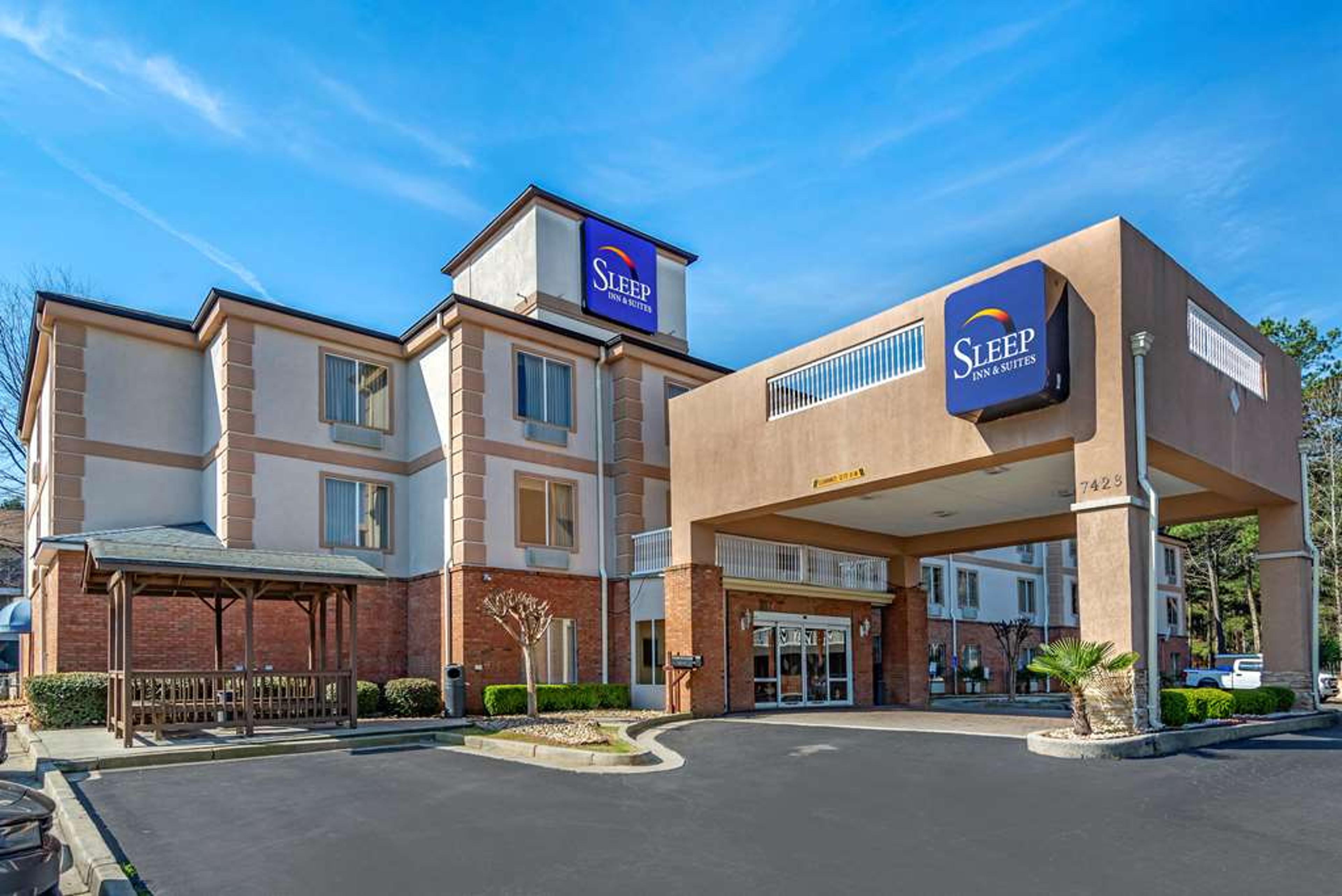 SLEEP INN AND SUITES STOCKBRIDGE AT