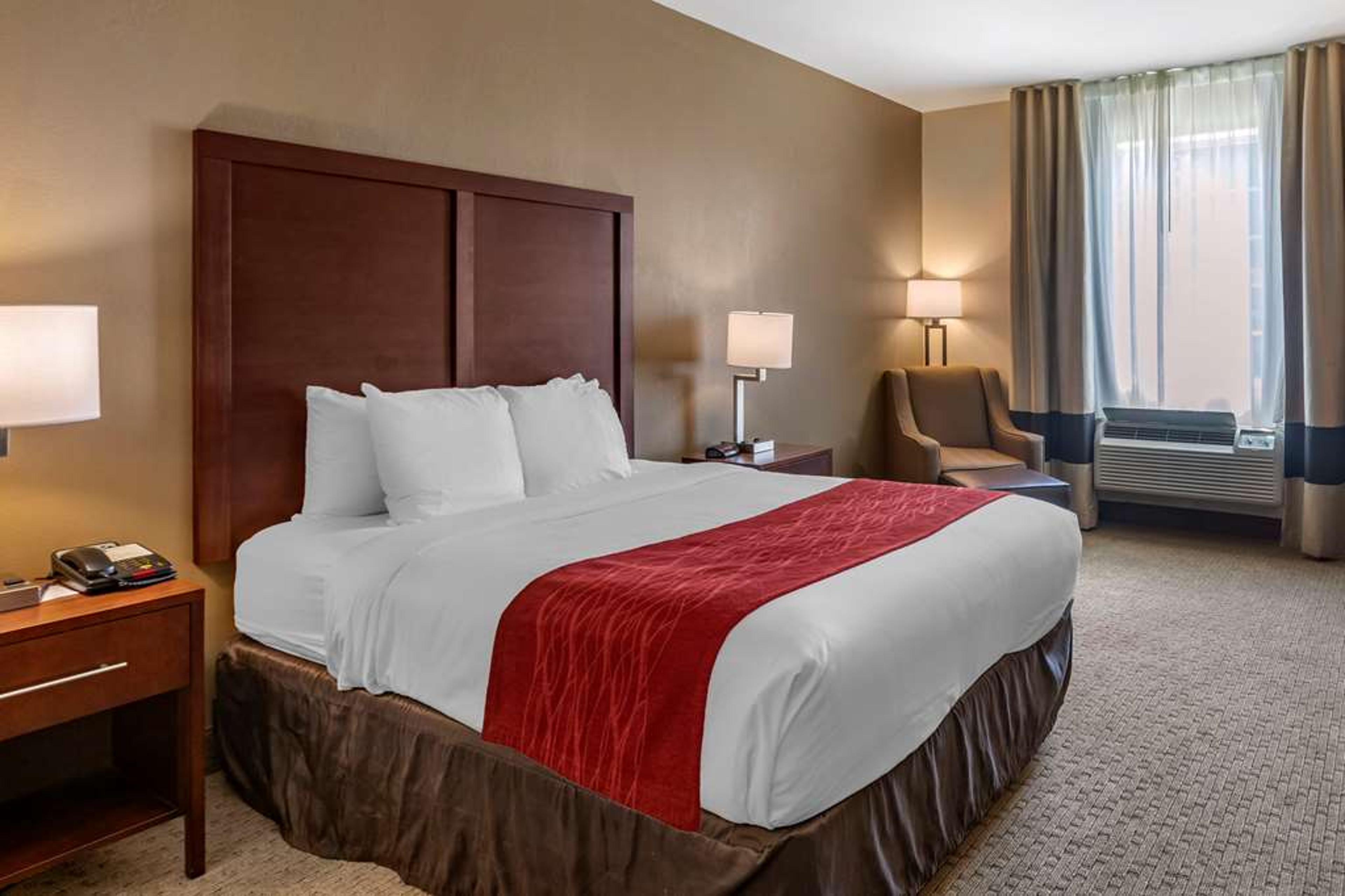 COMFORT INN & SUITES