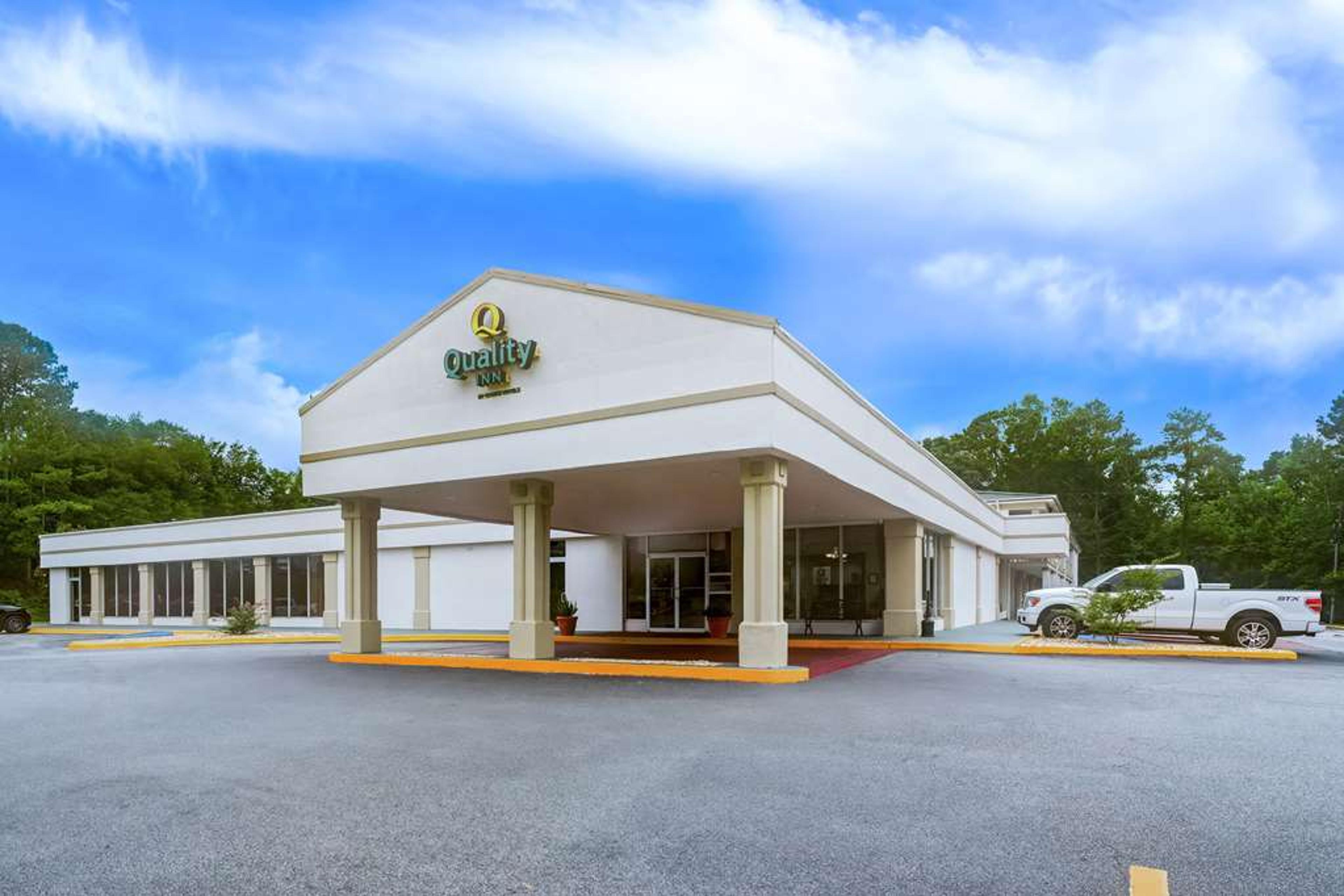 QUALITY INN AMERICUS