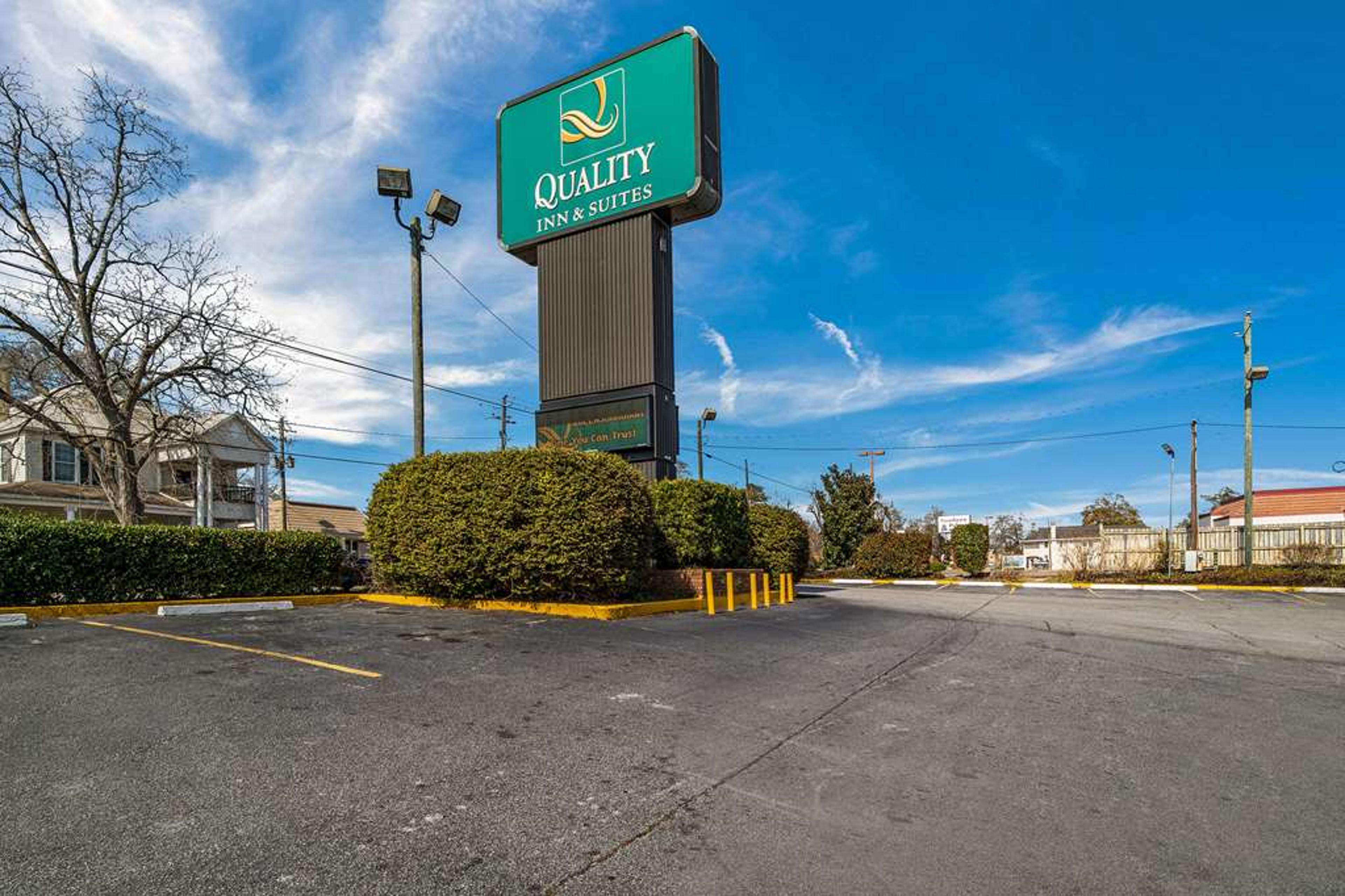 QUALITY INN & SUITES CONFERENCE CEN