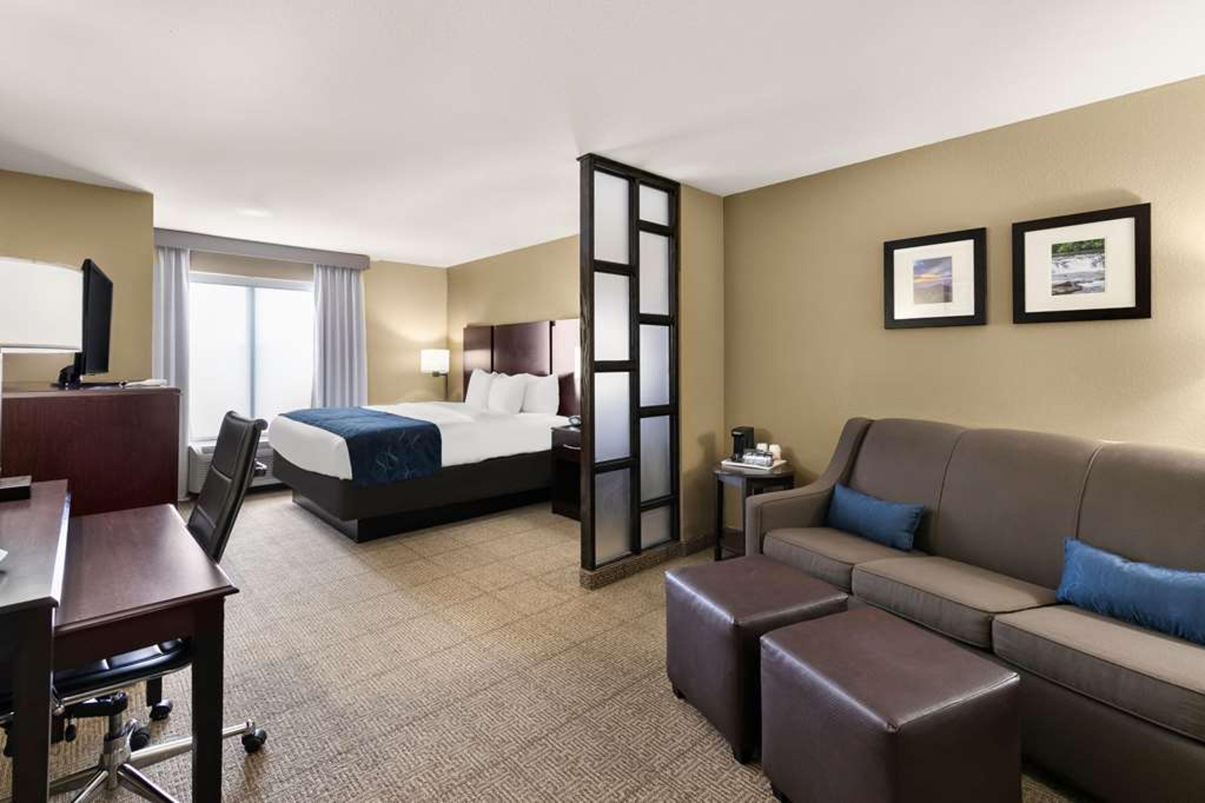 COMFORT SUITES COMMERCE
