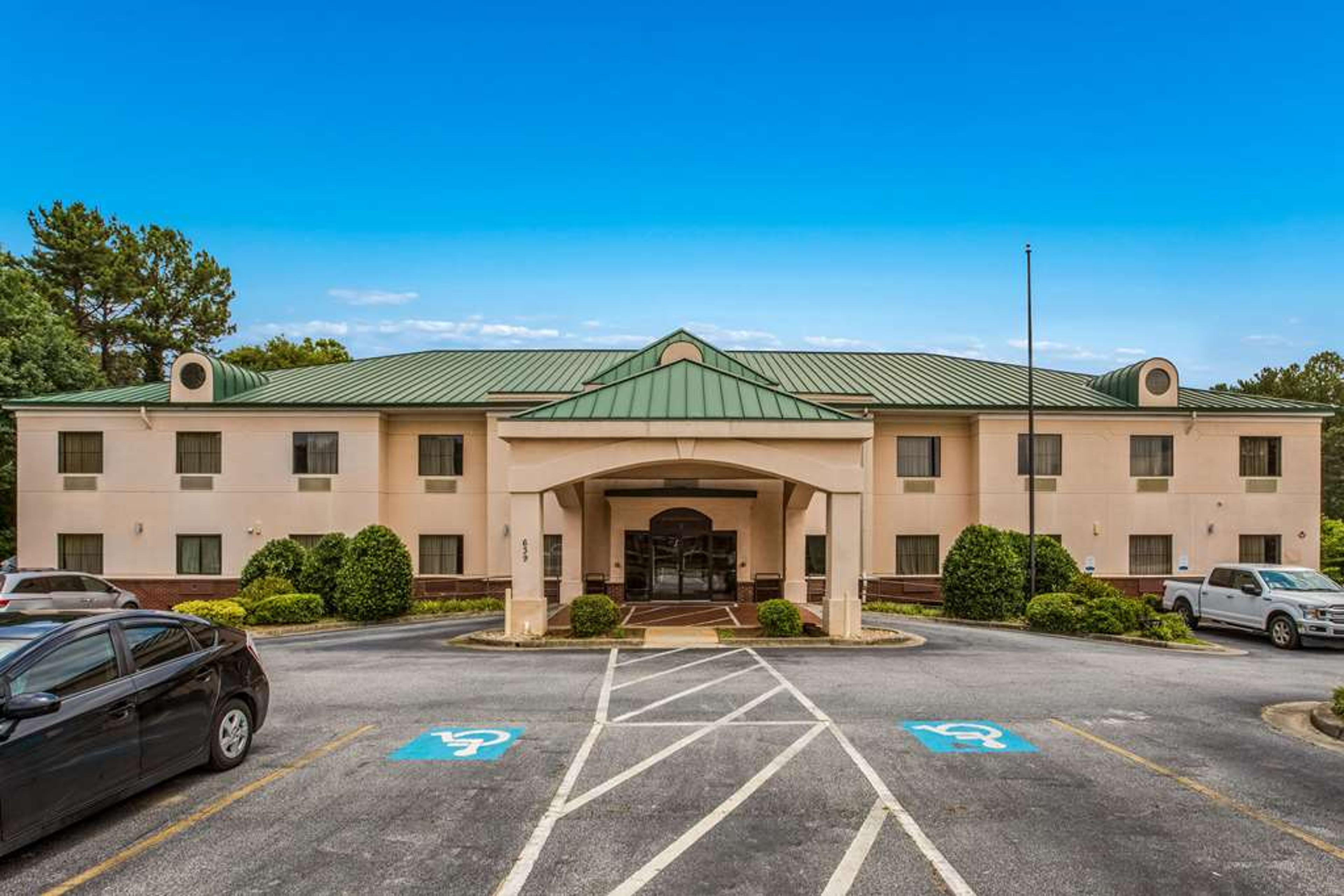 ECONO LODGE INN AND SUITES NEAR DOB