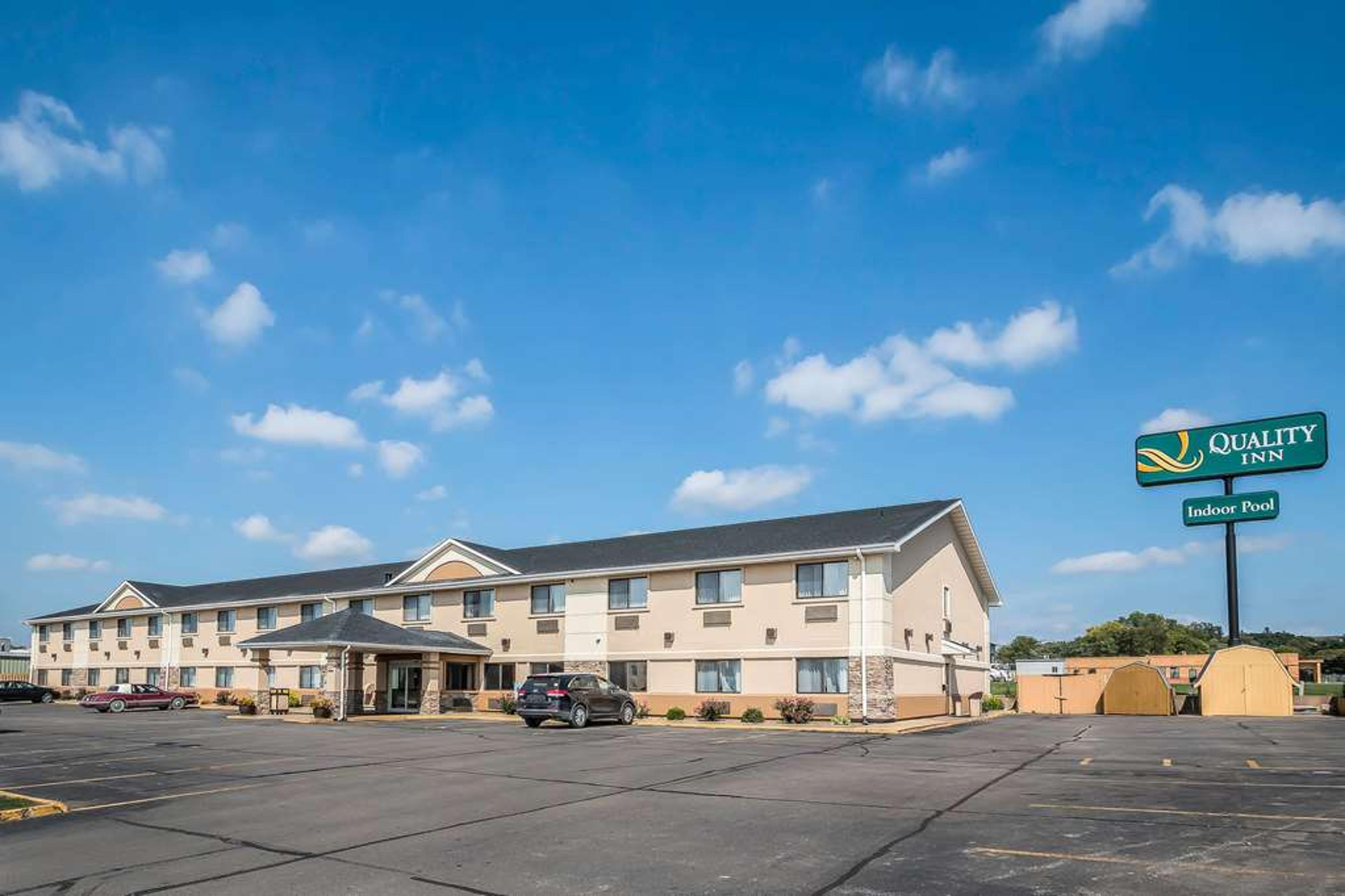 QUALITY INN CORALVILLE - IOWA RIVER