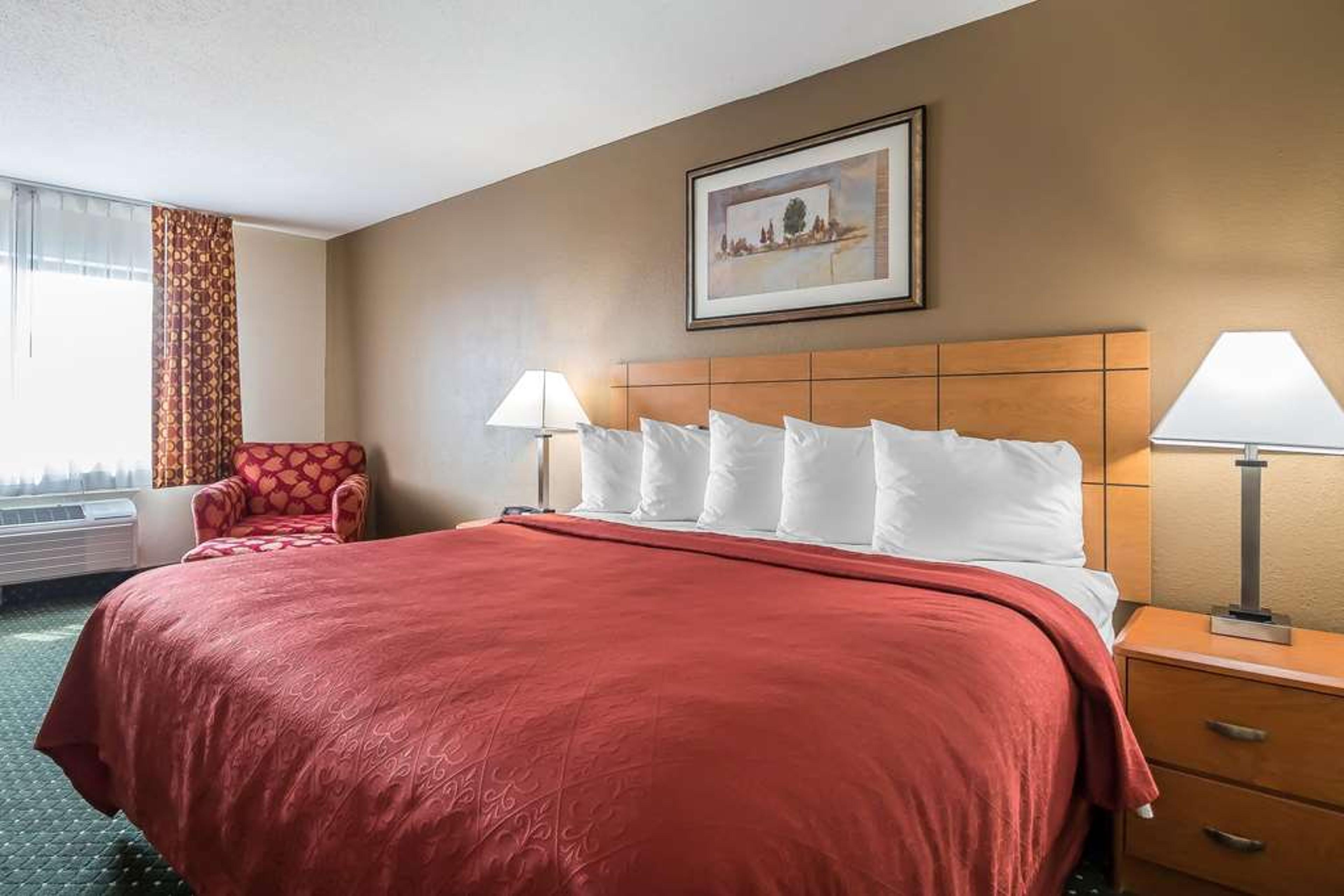 QUALITY INN CORALVILLE - IOWA RIVER