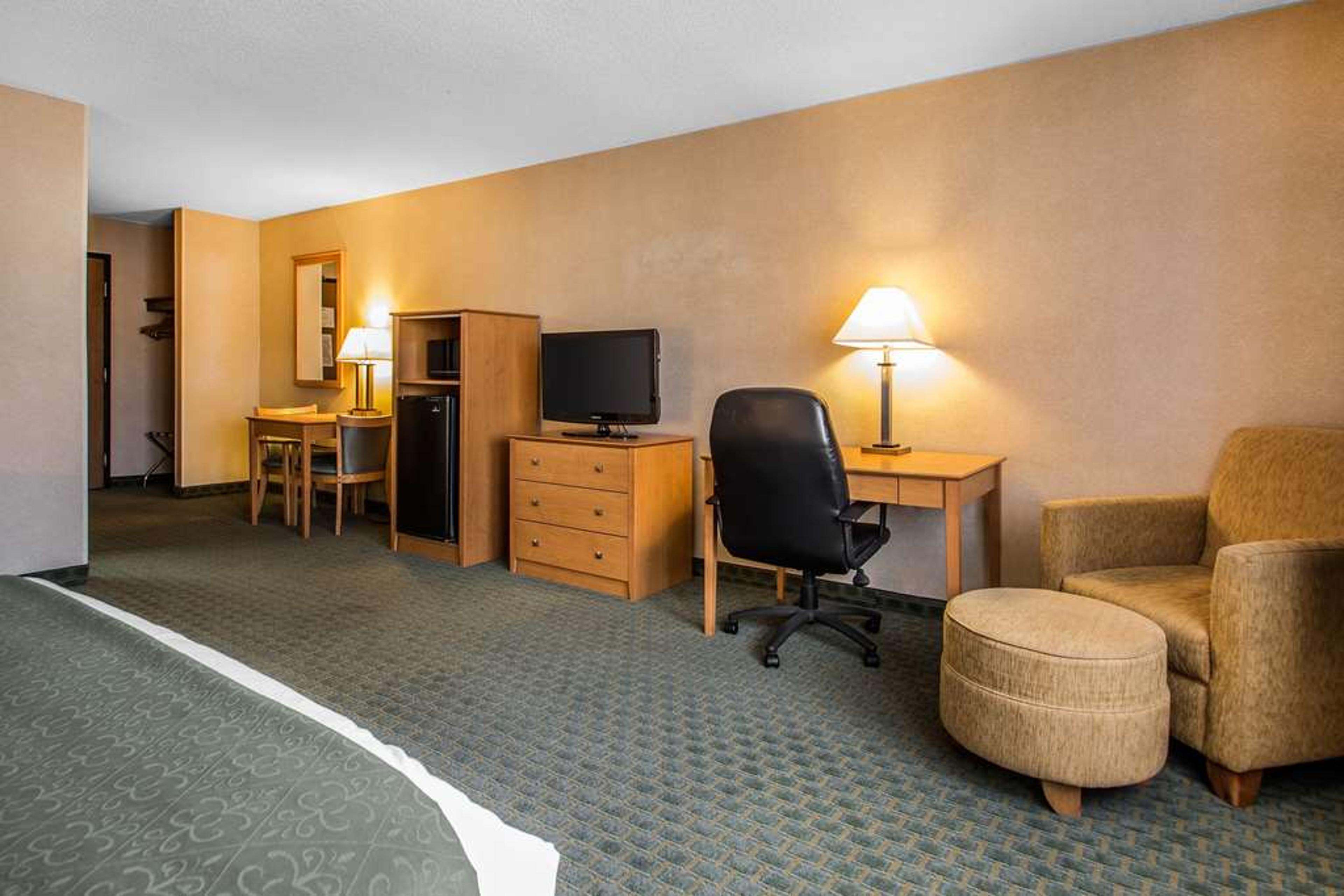 QUALITY INN DUBUQUE ON HWY 20