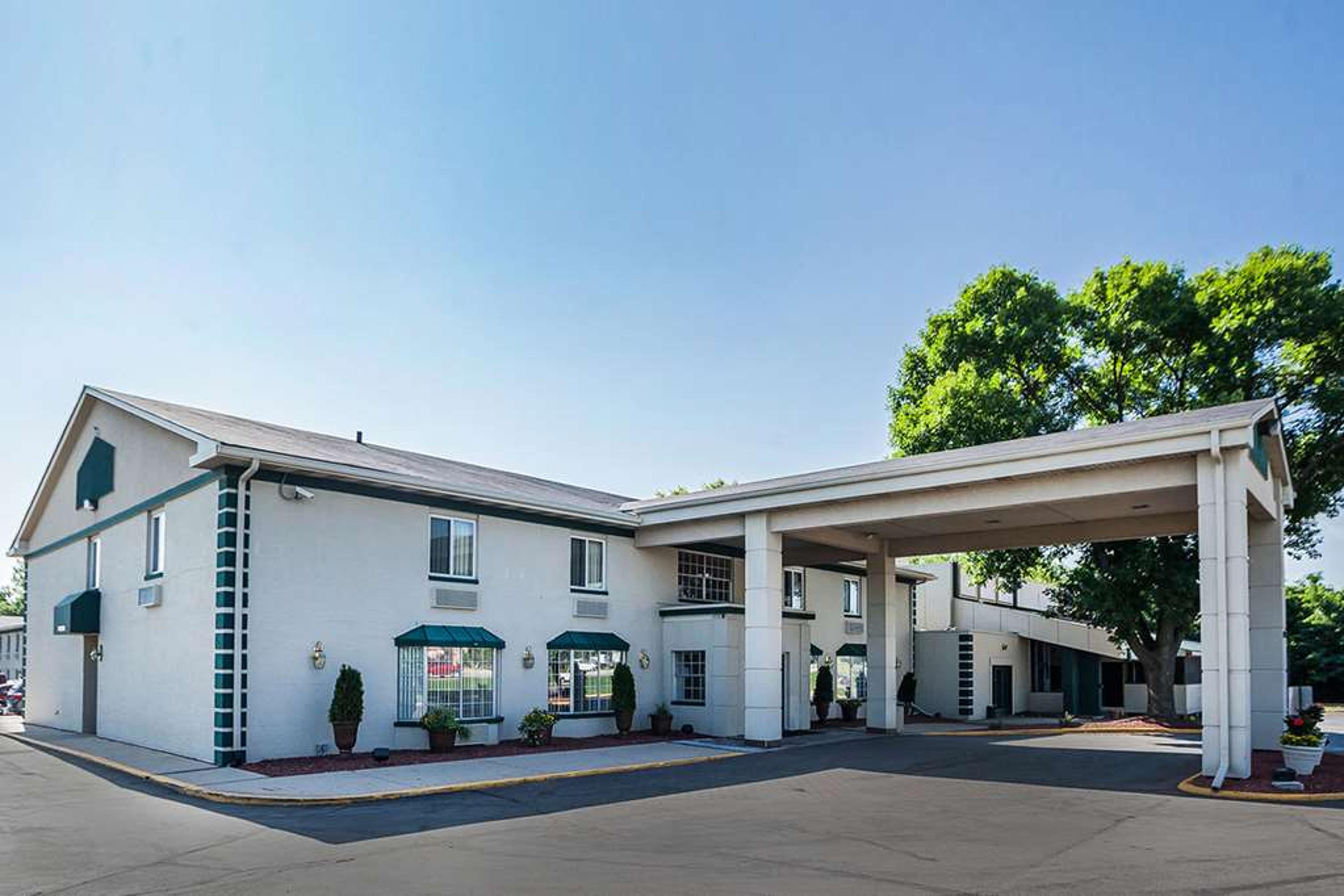 QUALITY INN AND SUITES DES MOINES -