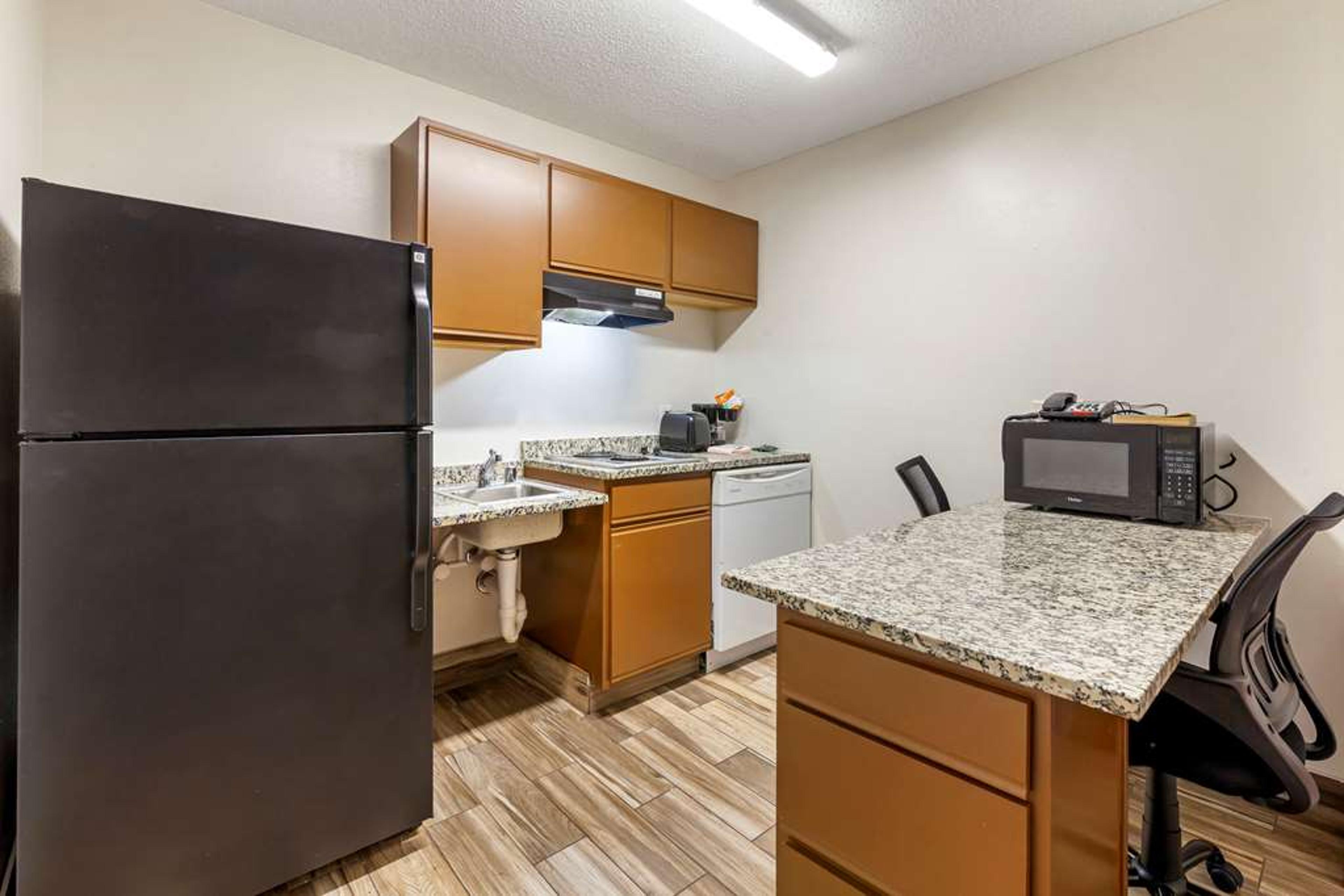 MAINSTAY SUITES DUBUQUE AT HWY 20