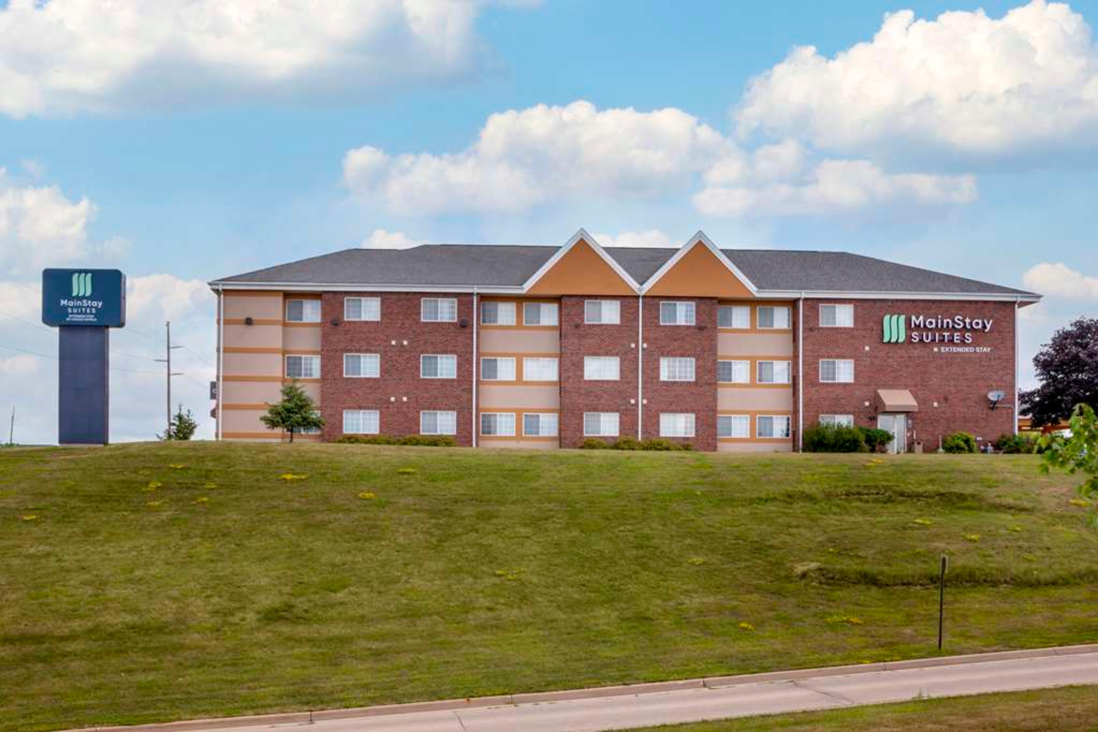 MAINSTAY SUITES DUBUQUE AT HWY 20