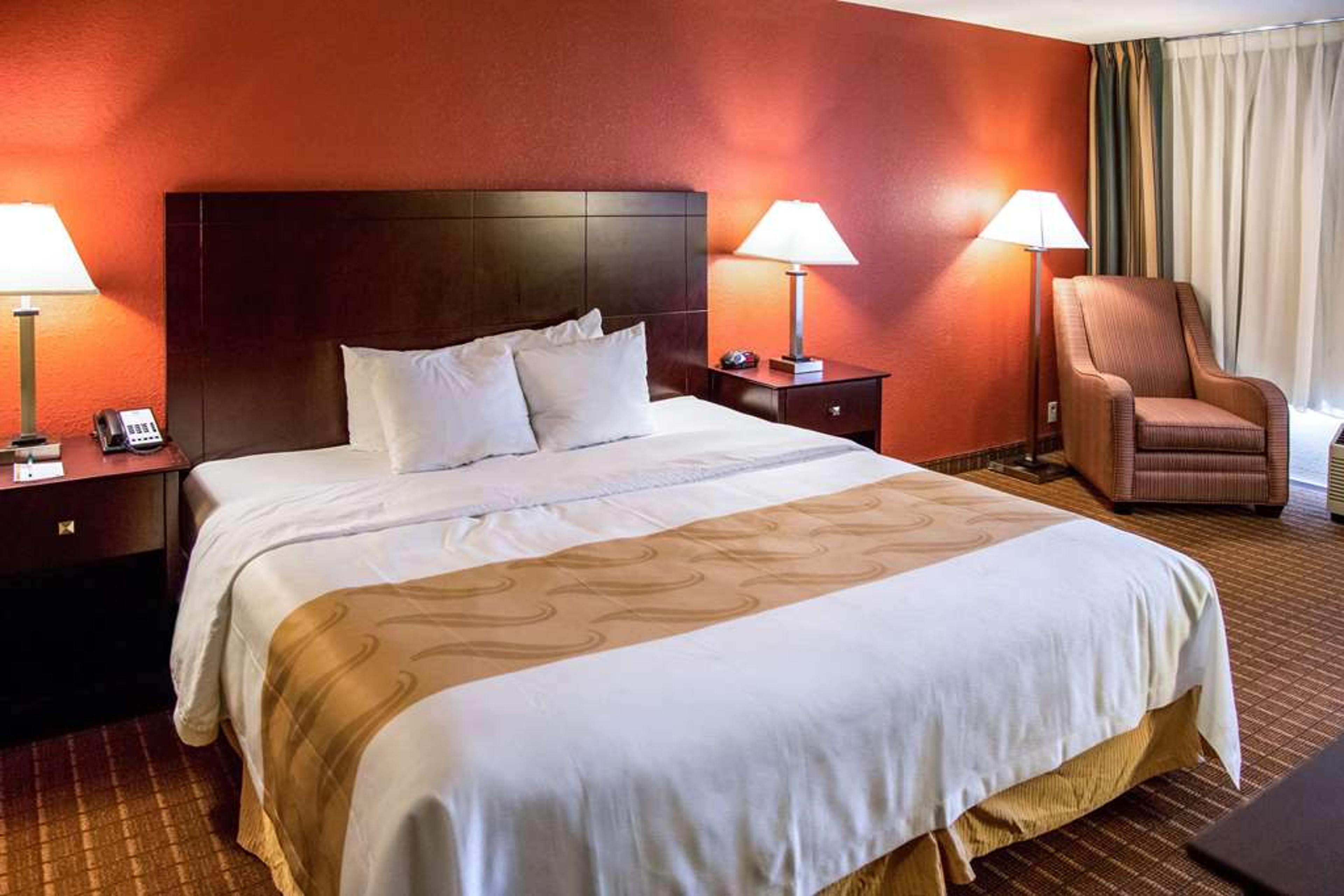 QUALITY INN FORT DODGE