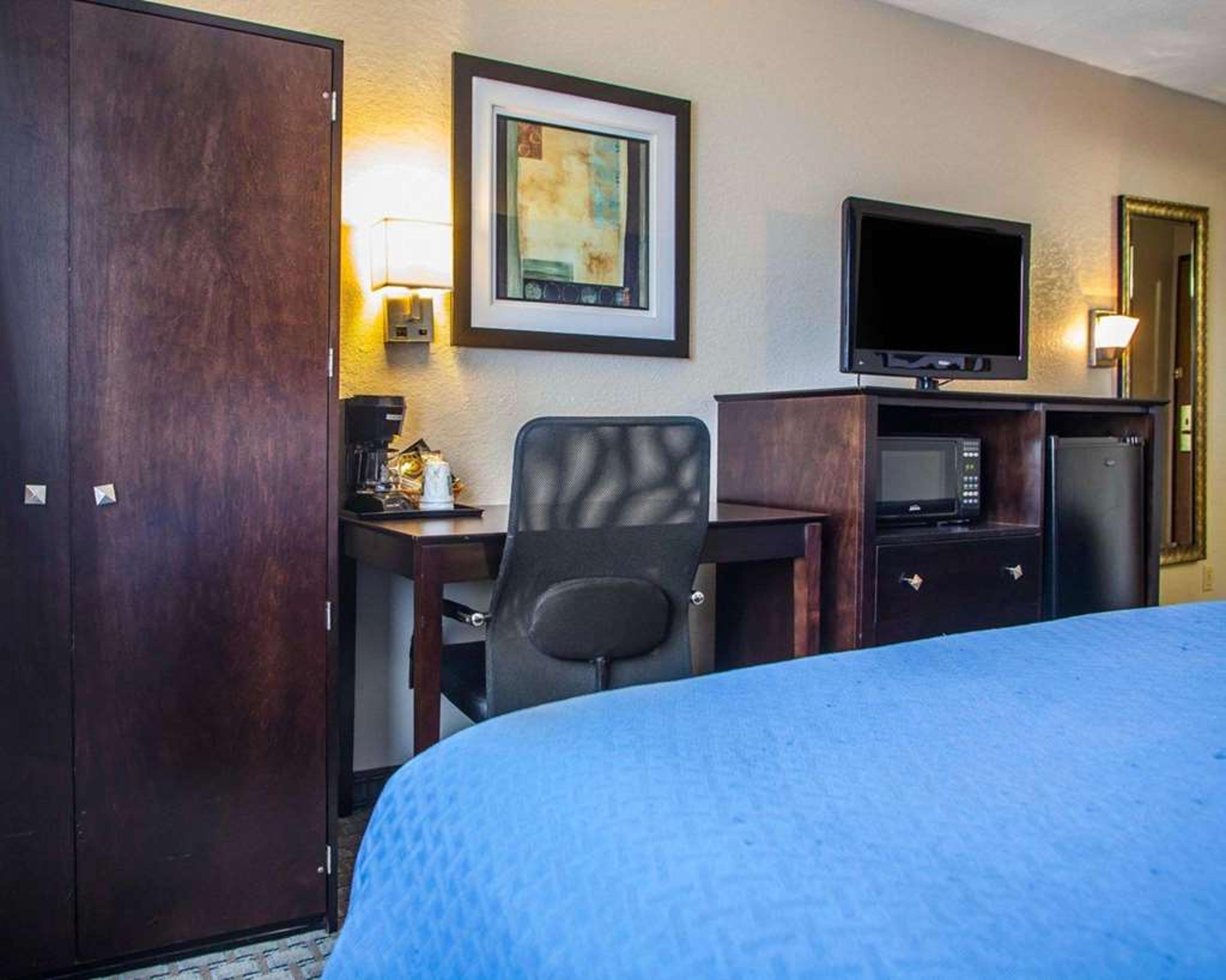 QUALITY INN AND SUITES ANKENY-DES M
