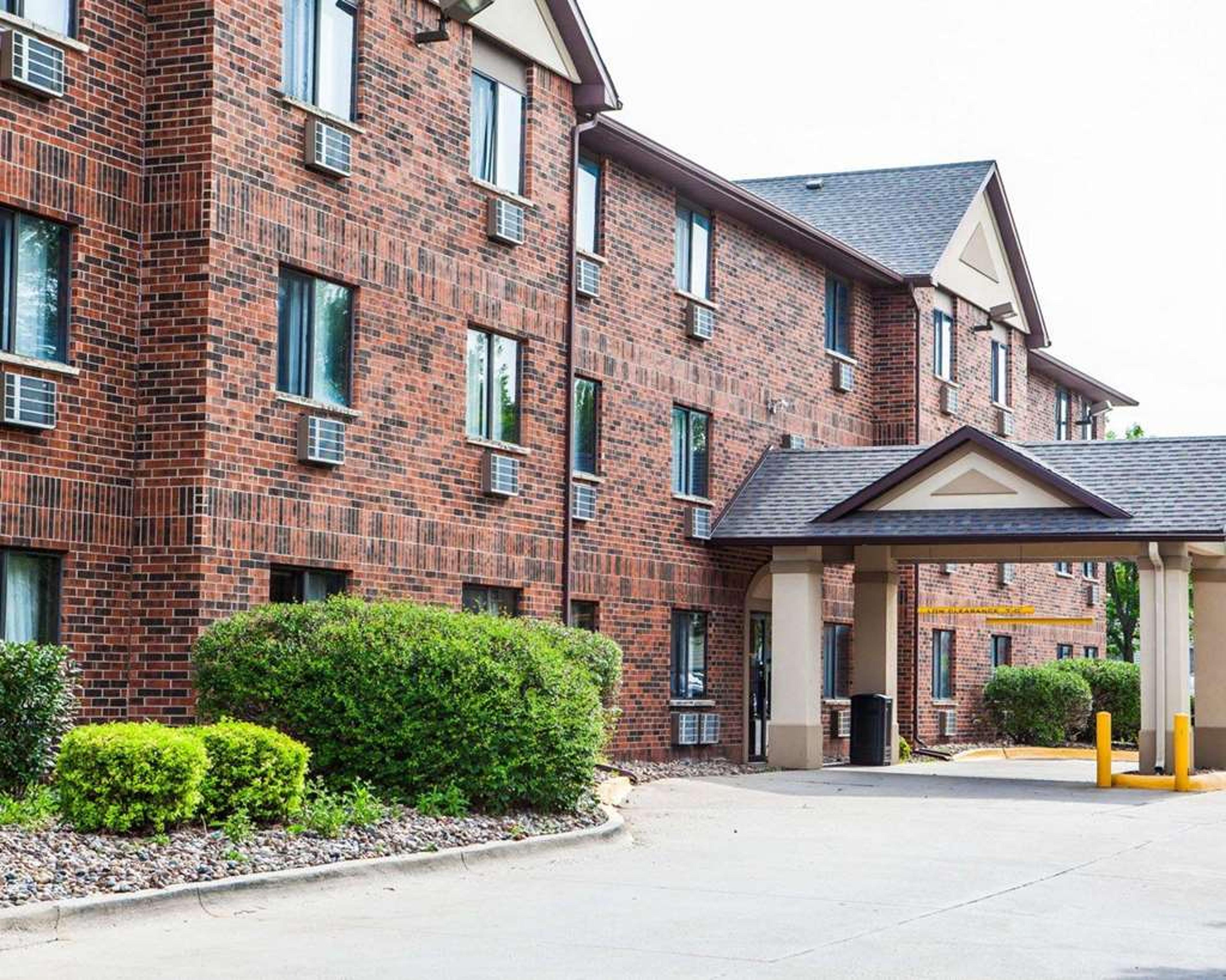 QUALITY INN AND SUITES ANKENY-DES M