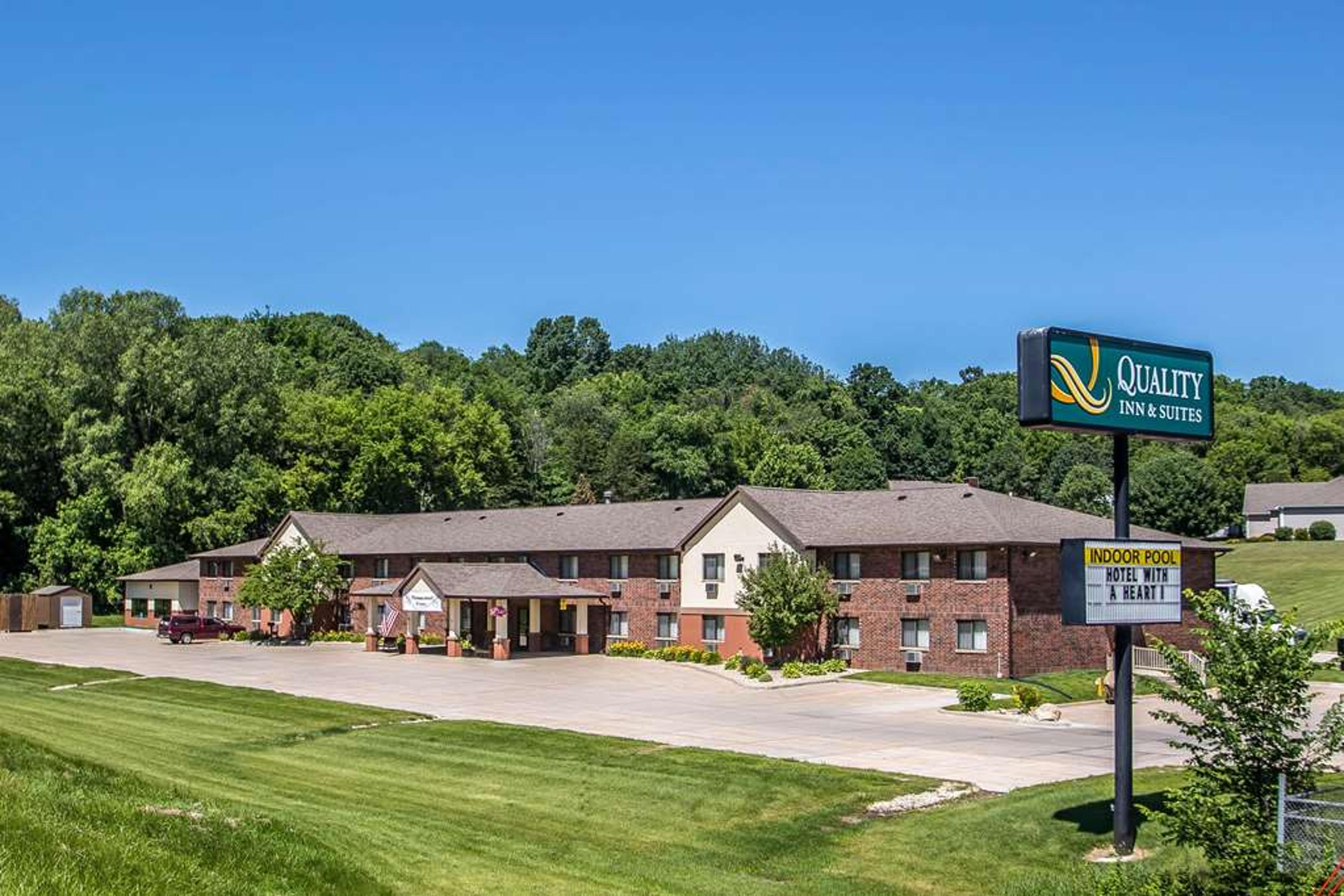QUALITY INN AND SUITES DECORAH