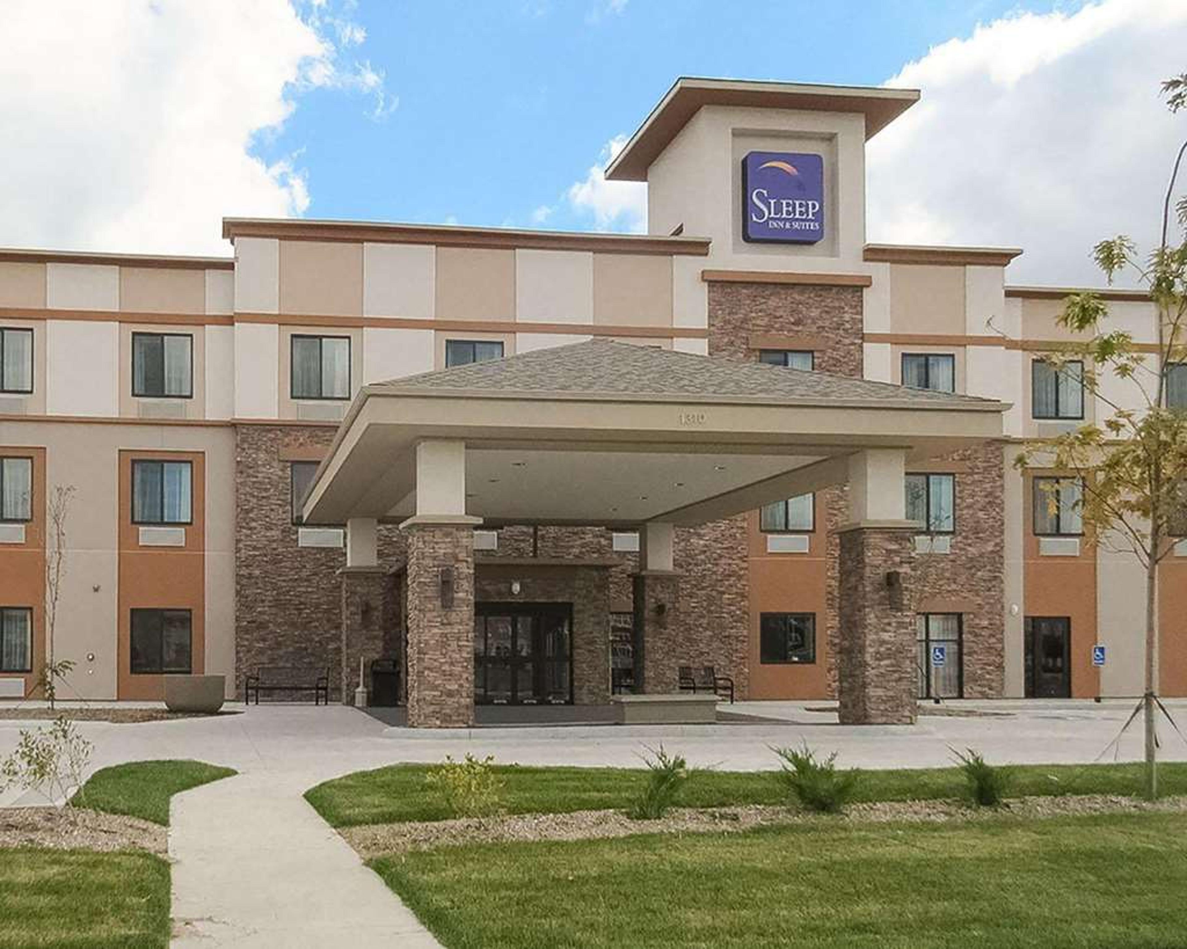 SLEEP INN AND SUITES FORT DODGE
