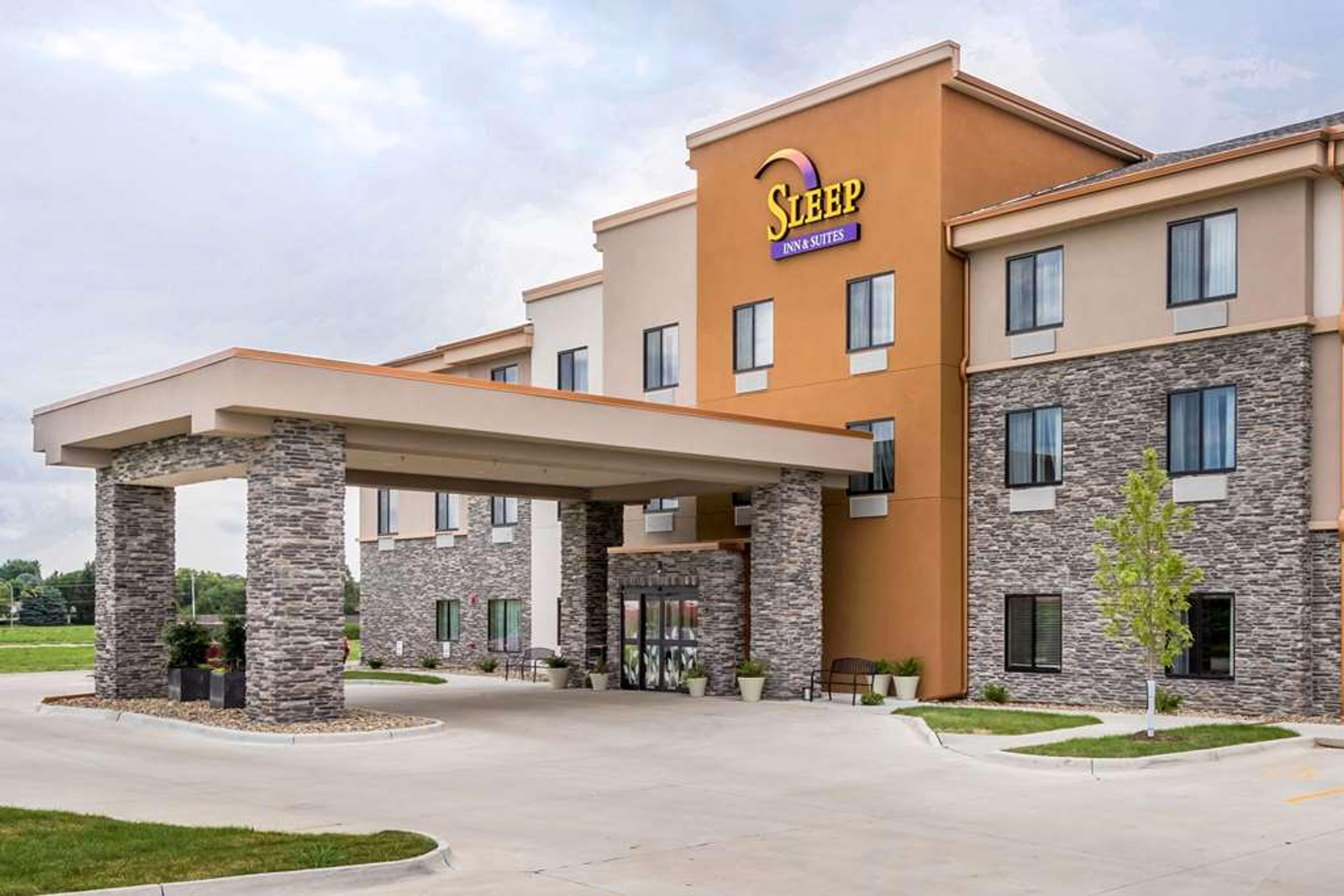 SLEEP INN AND SUITES WEST DES MOINE