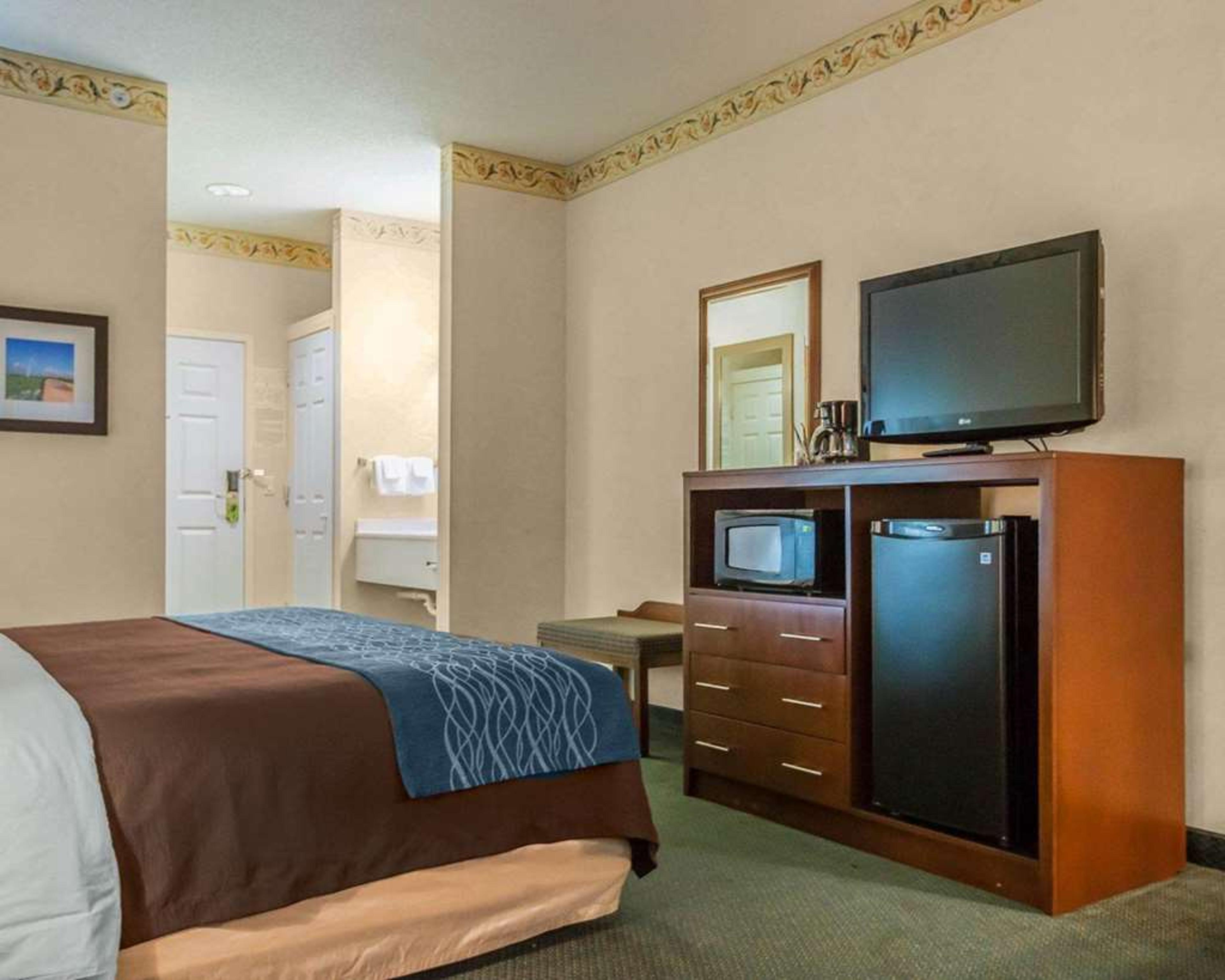 QUALITY INN AND SUITES DIXON NEAR I