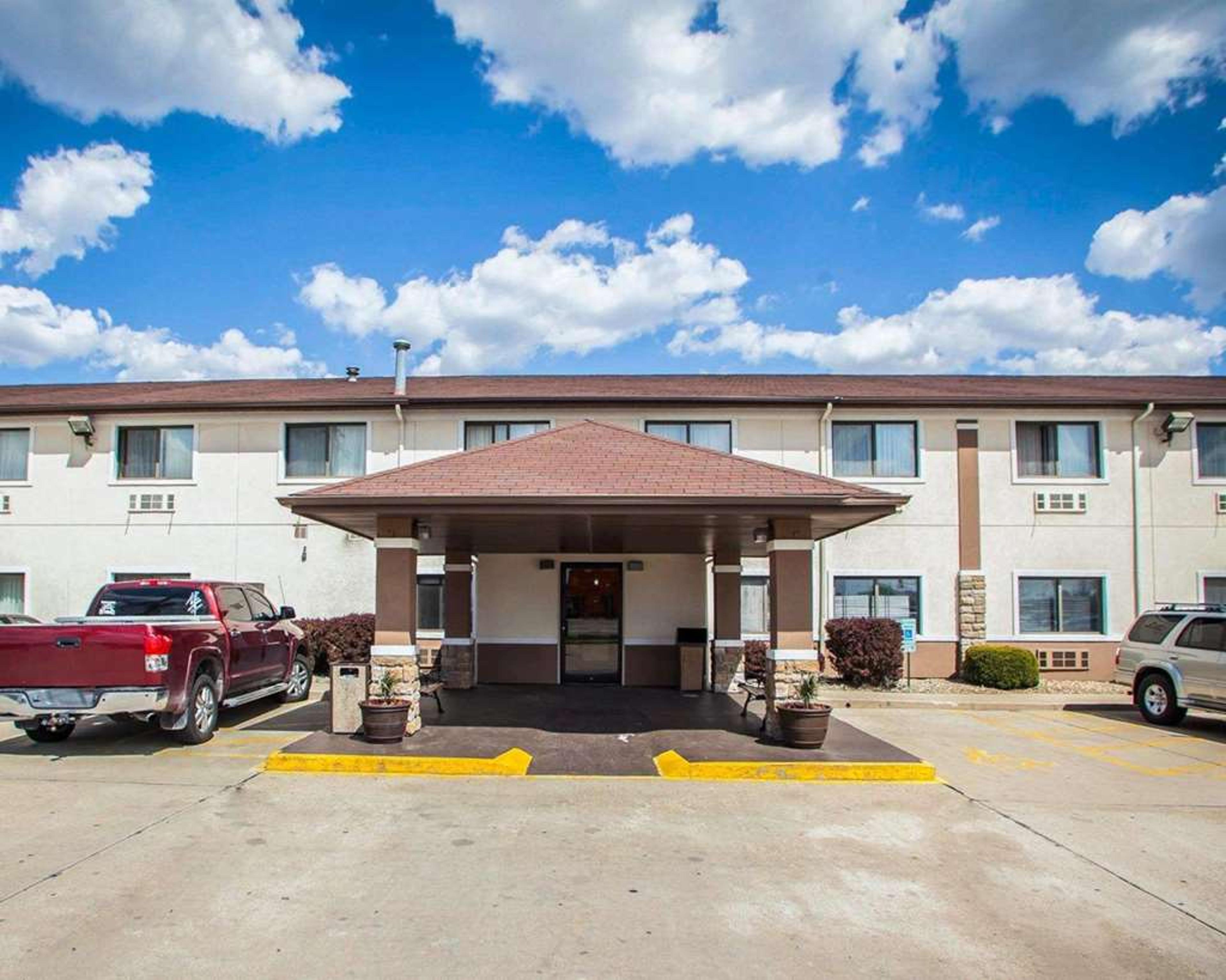 QUALITY INN NEAR I-72 AND HWY 51