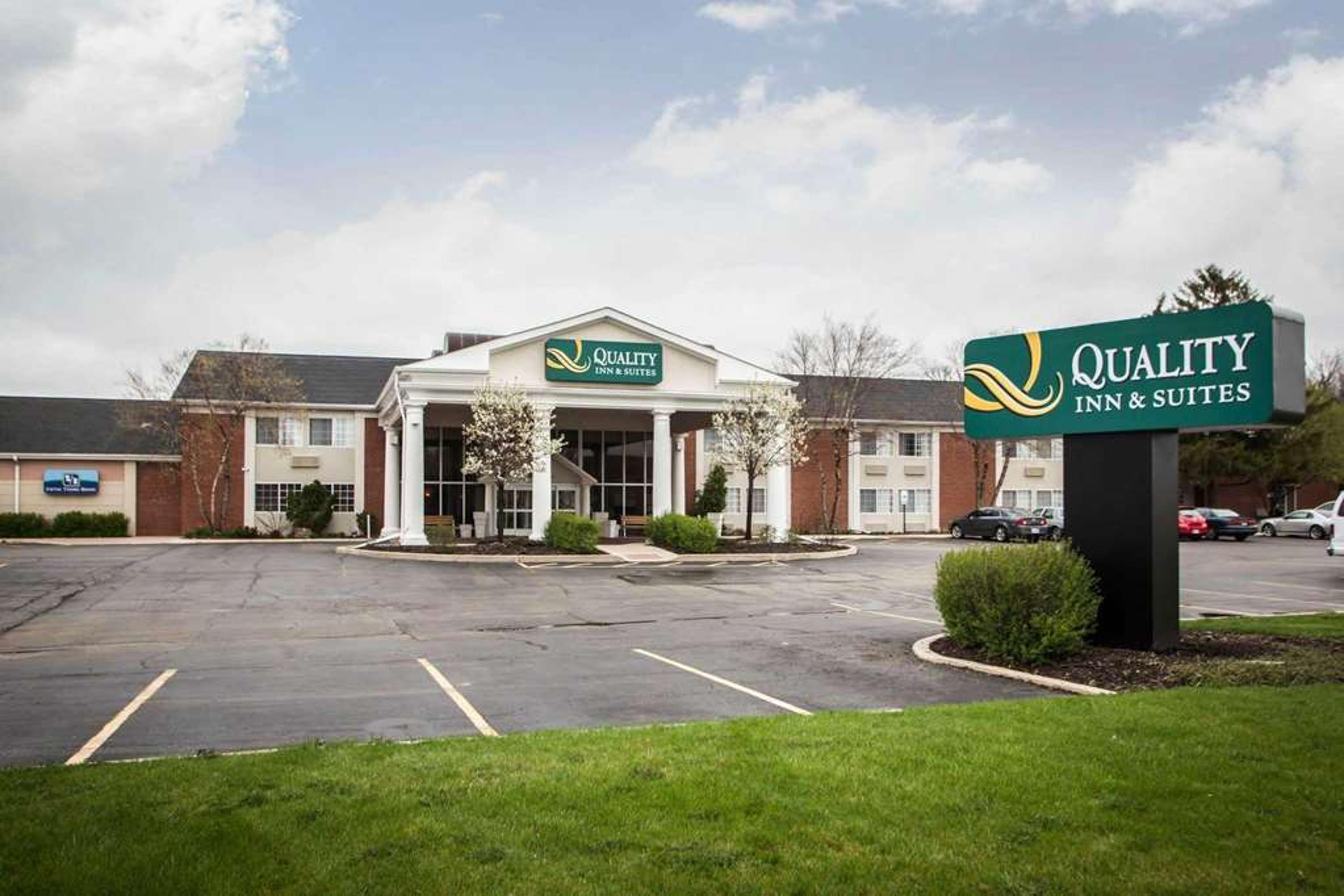 QUALITY INN AND SUITES ST CHARLES -
