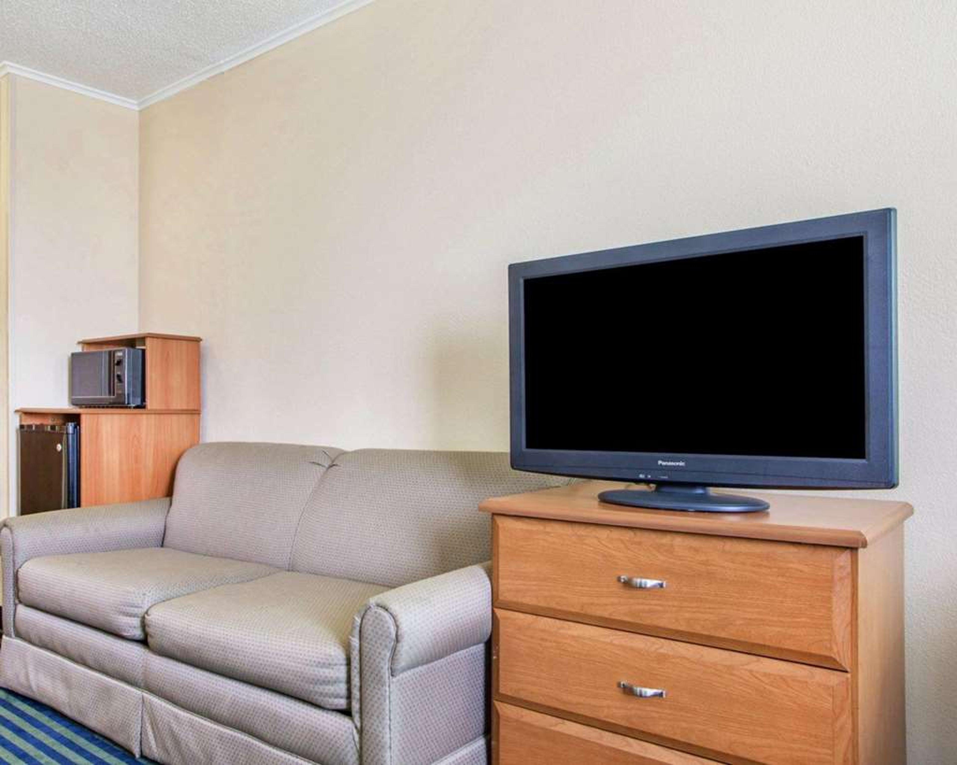 QUALITY INN OTTAWA NEAR STARVED ROC