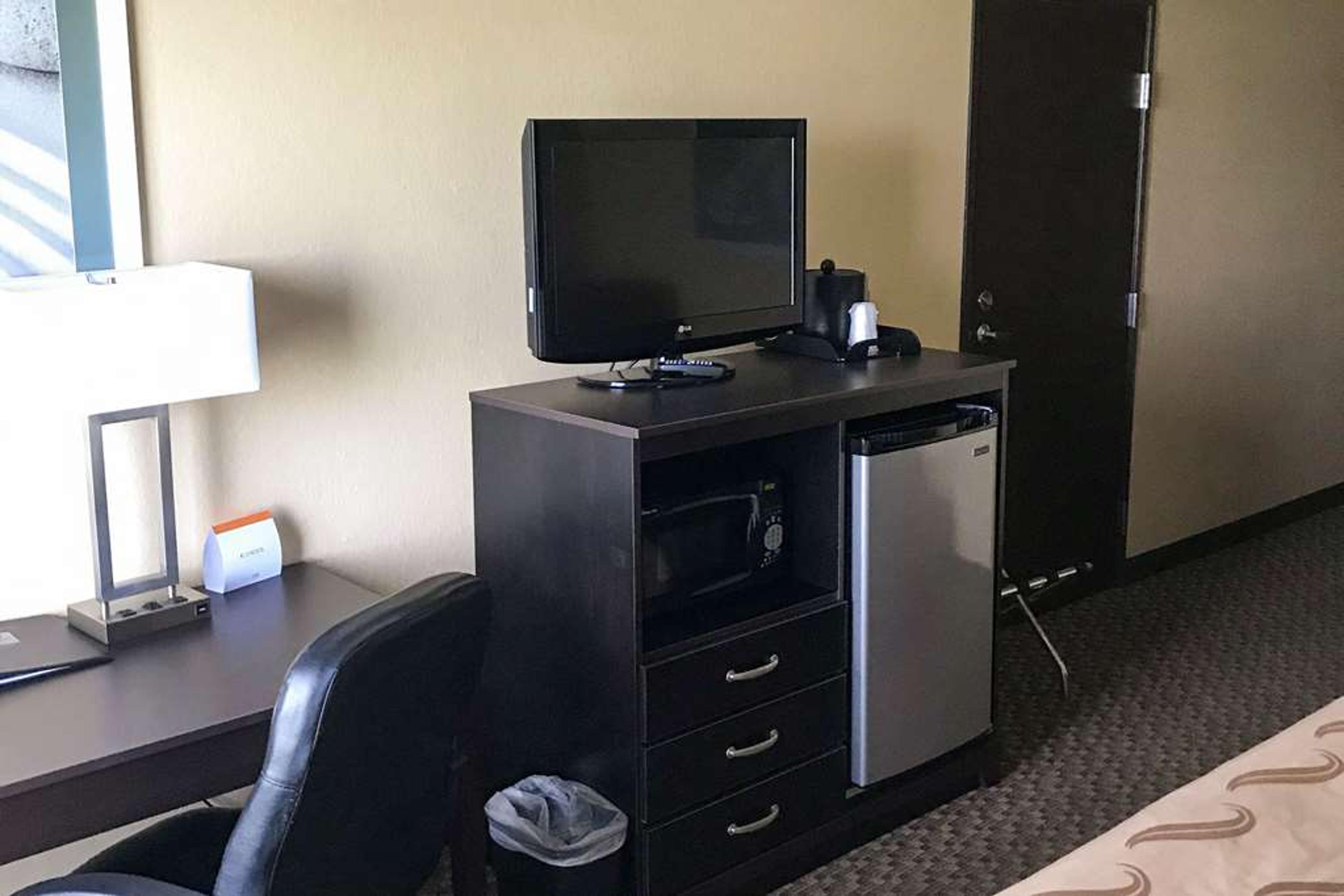 QUALITY INN AND SUITES MENDOTA NEAR