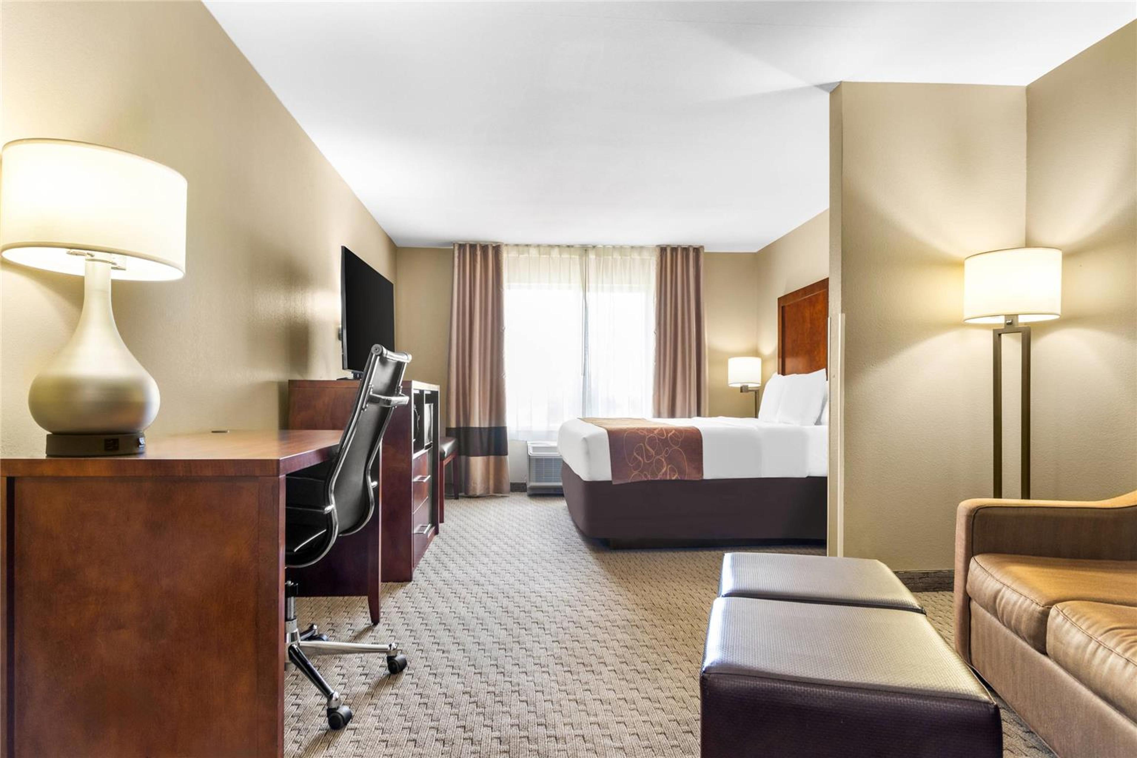 COMFORT SUITES