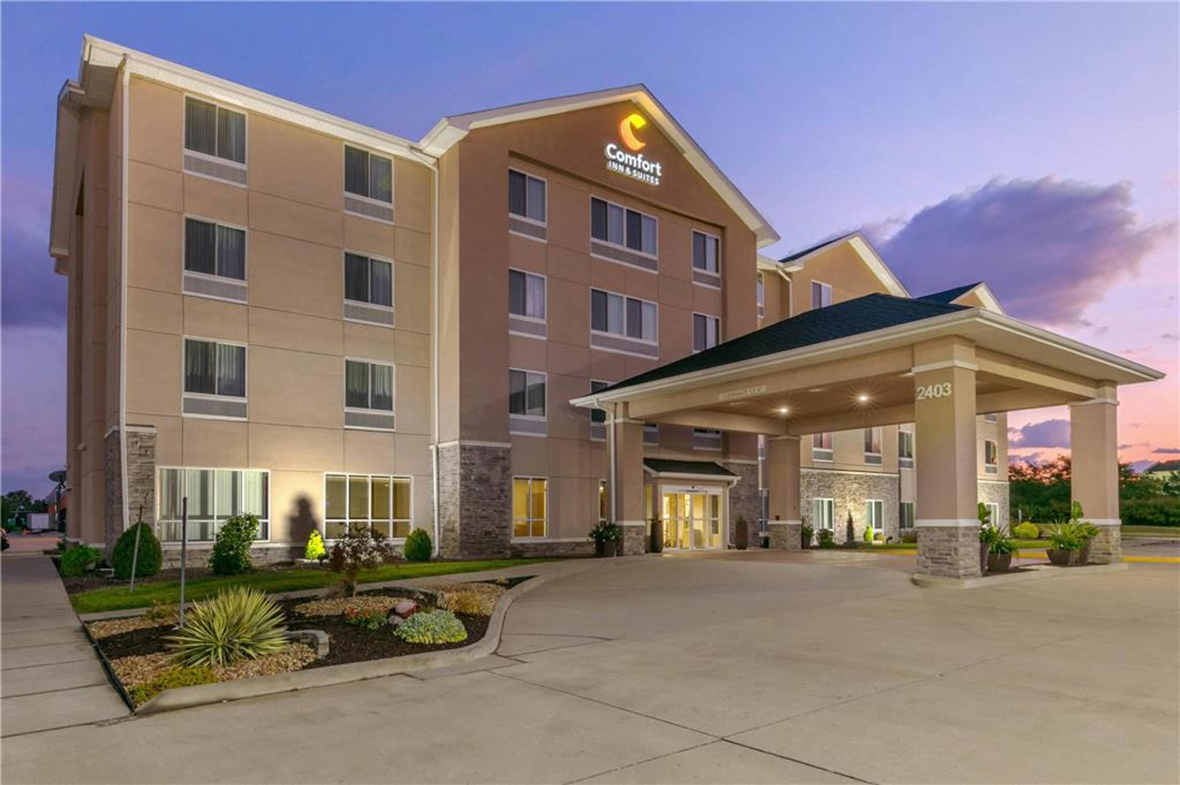 COMFORT INN AND SUITES