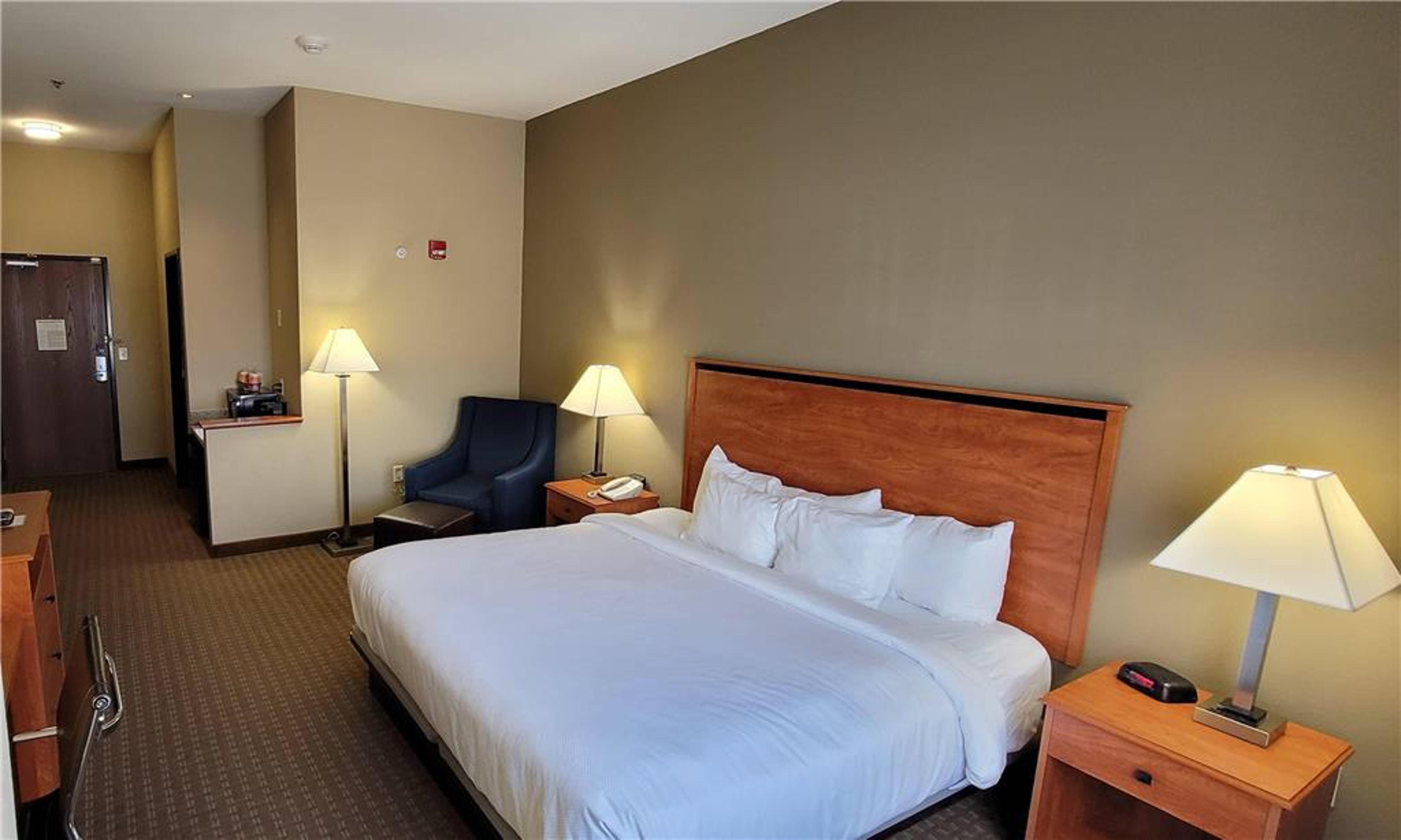 COMFORT INN AND SUITES