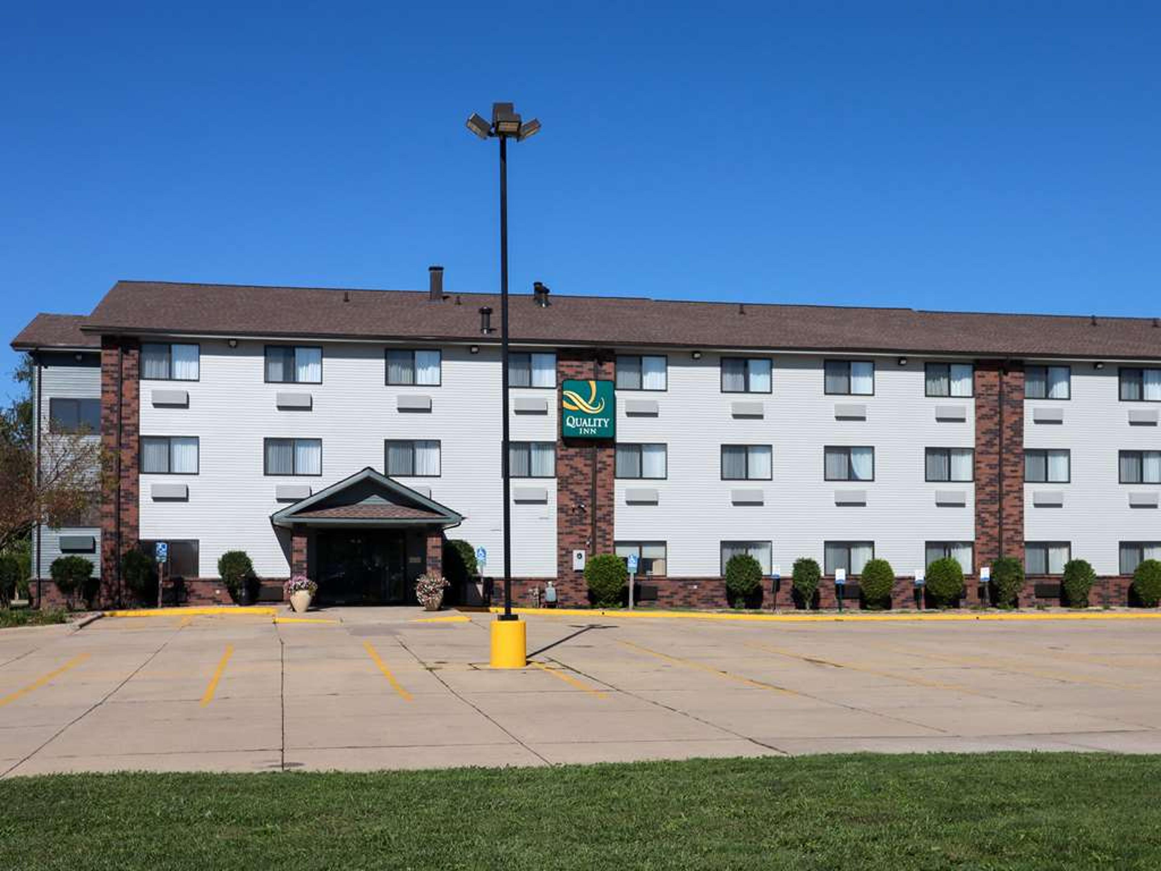 QUALITY INN AND SUITES BLOOMINGTON