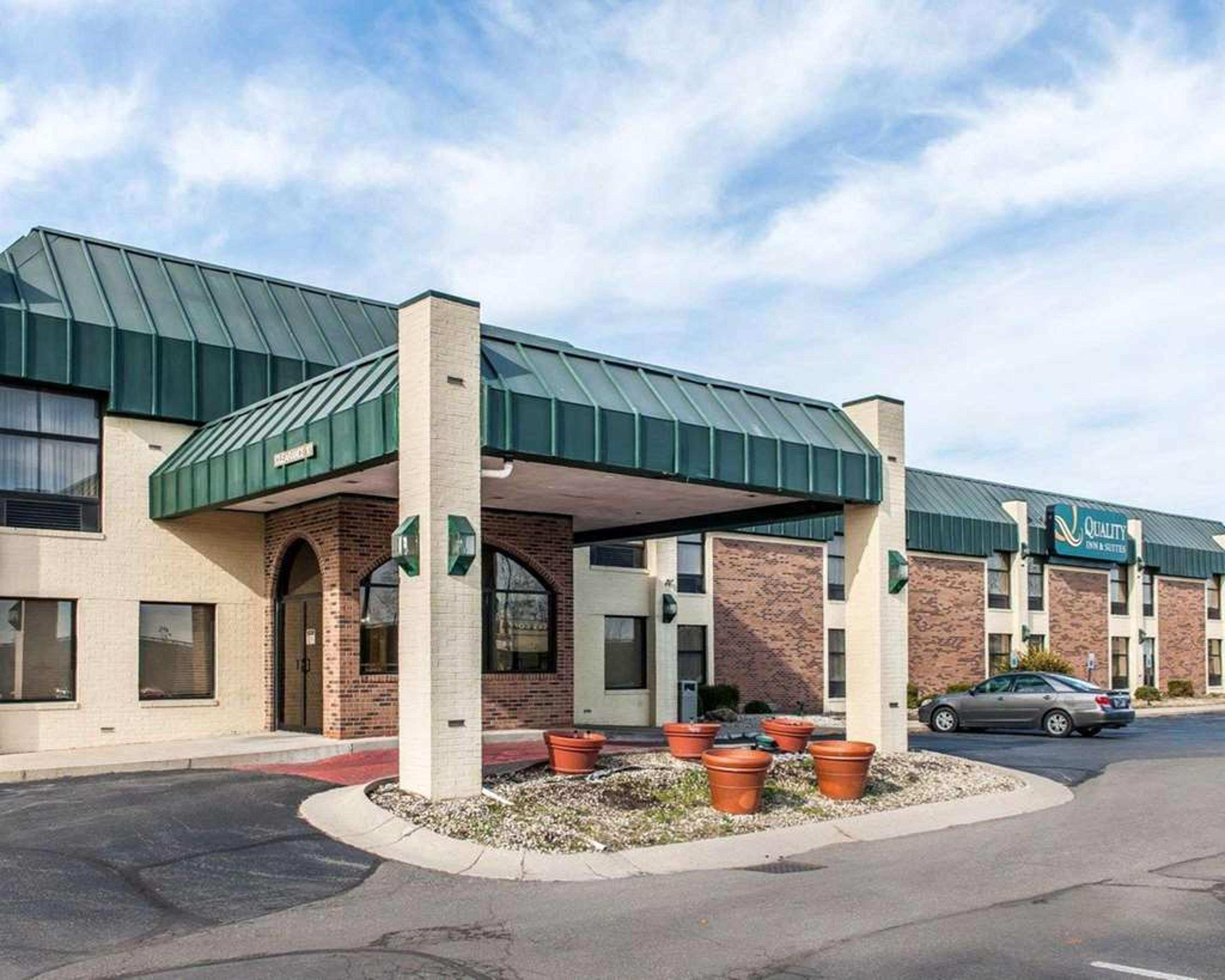 QUALITY INN AND SUITES SHELBYVILLE