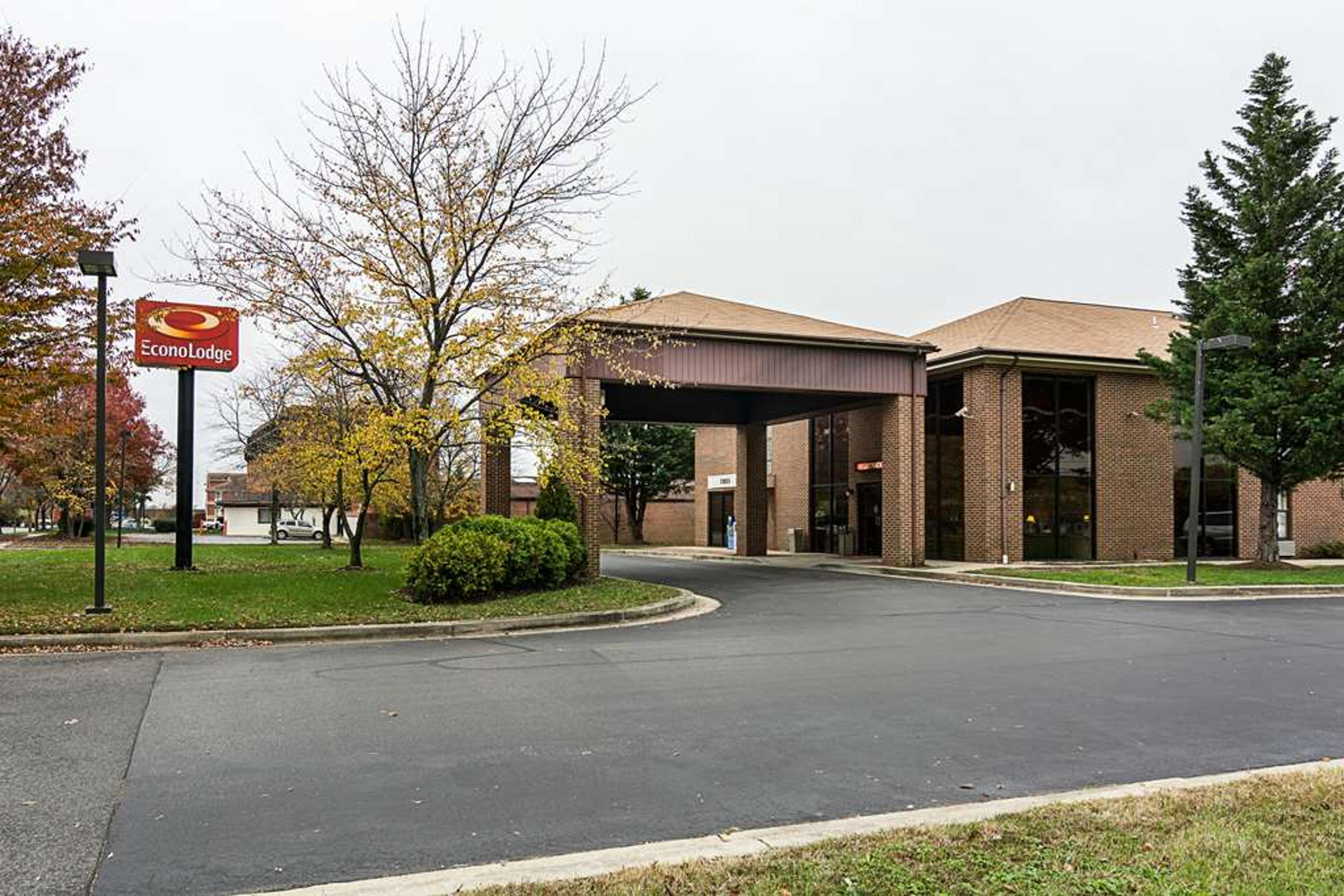 ECONO LODGE ANDREWS AFB