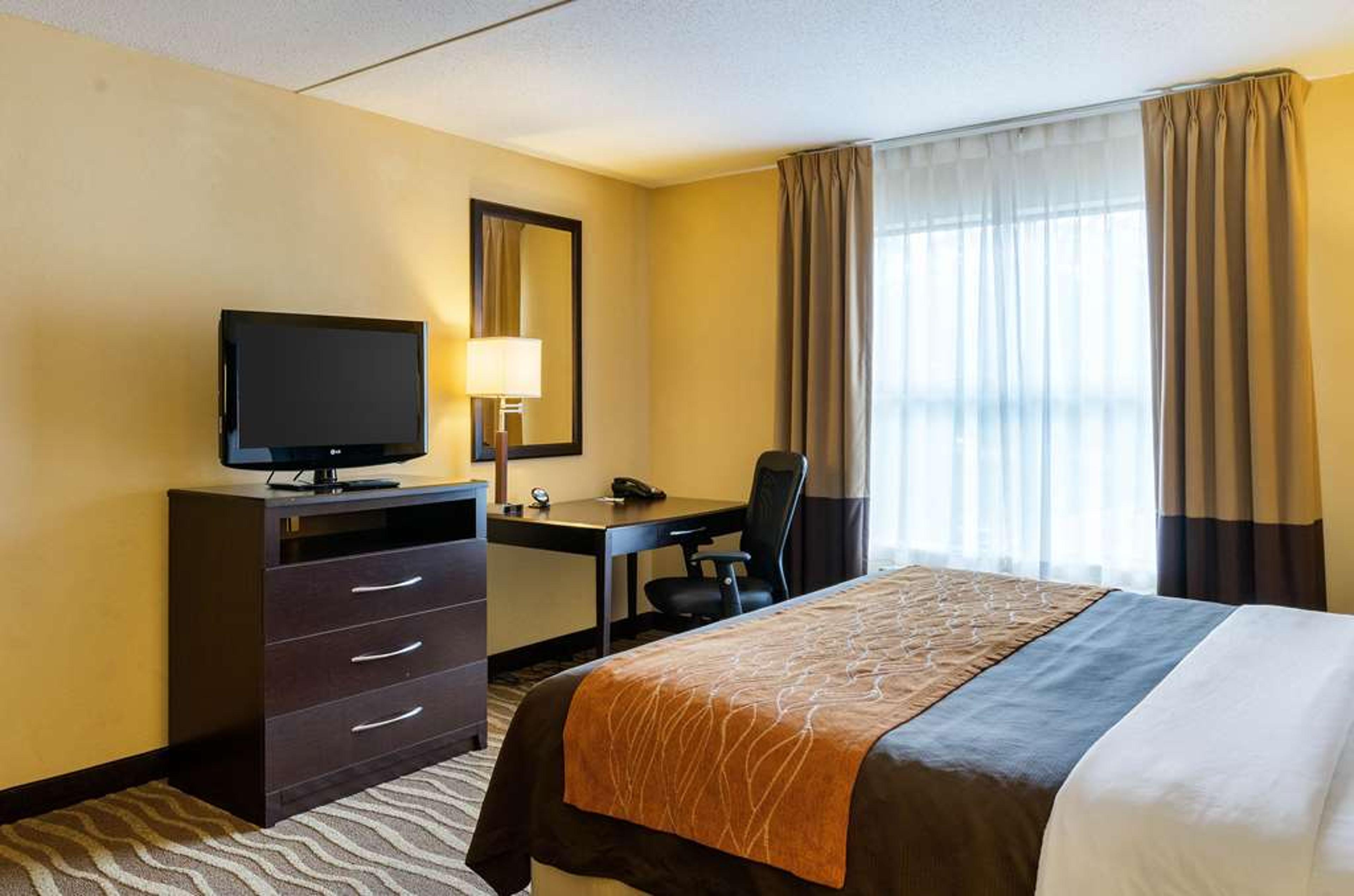 COMFORT INN AND SUITES