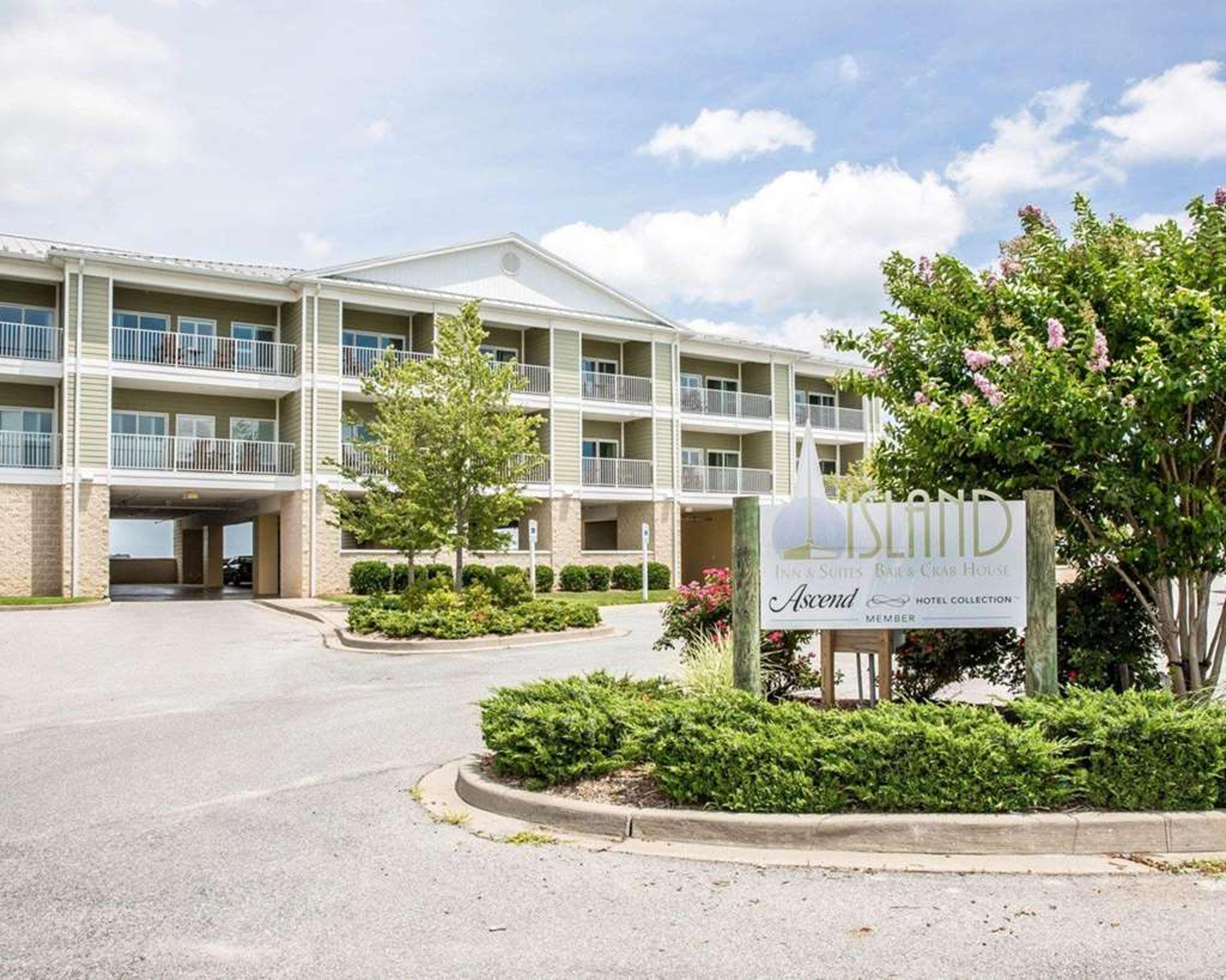 ISLAND INN & SUITES AN ASCEND COLLE