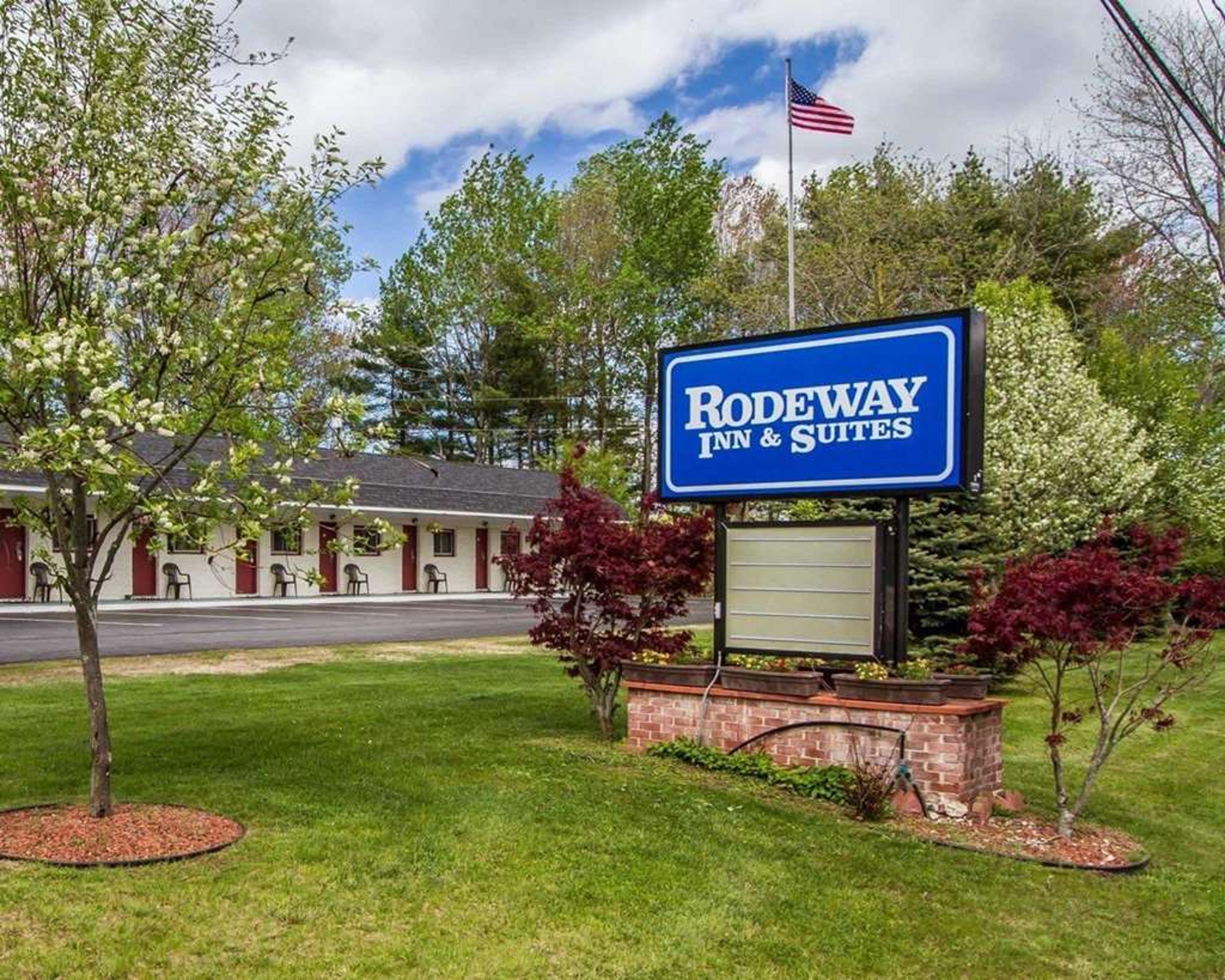 RODEWAY INN AND SUITES