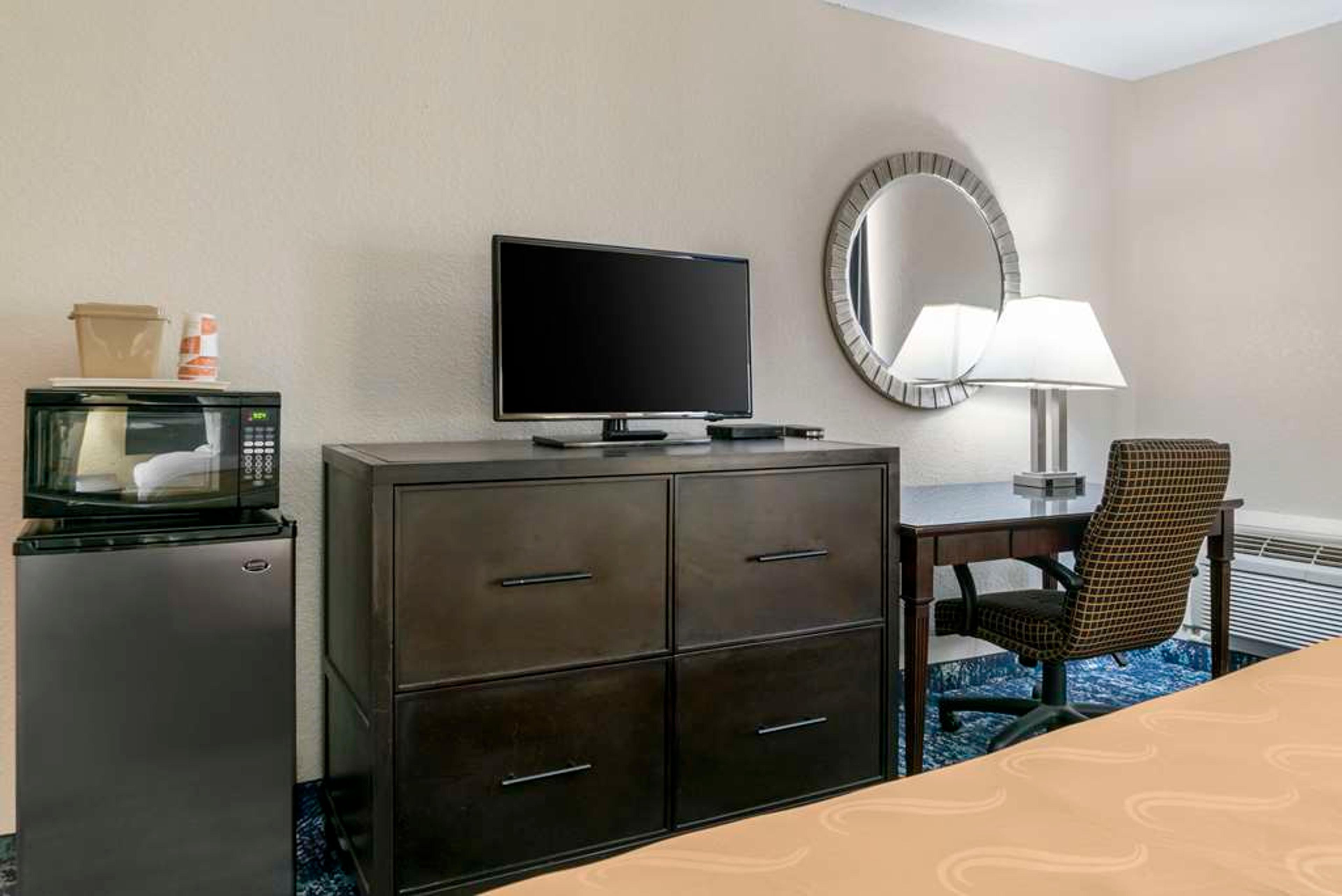 QUALITY INN AND SUITES BANQUET CENT
