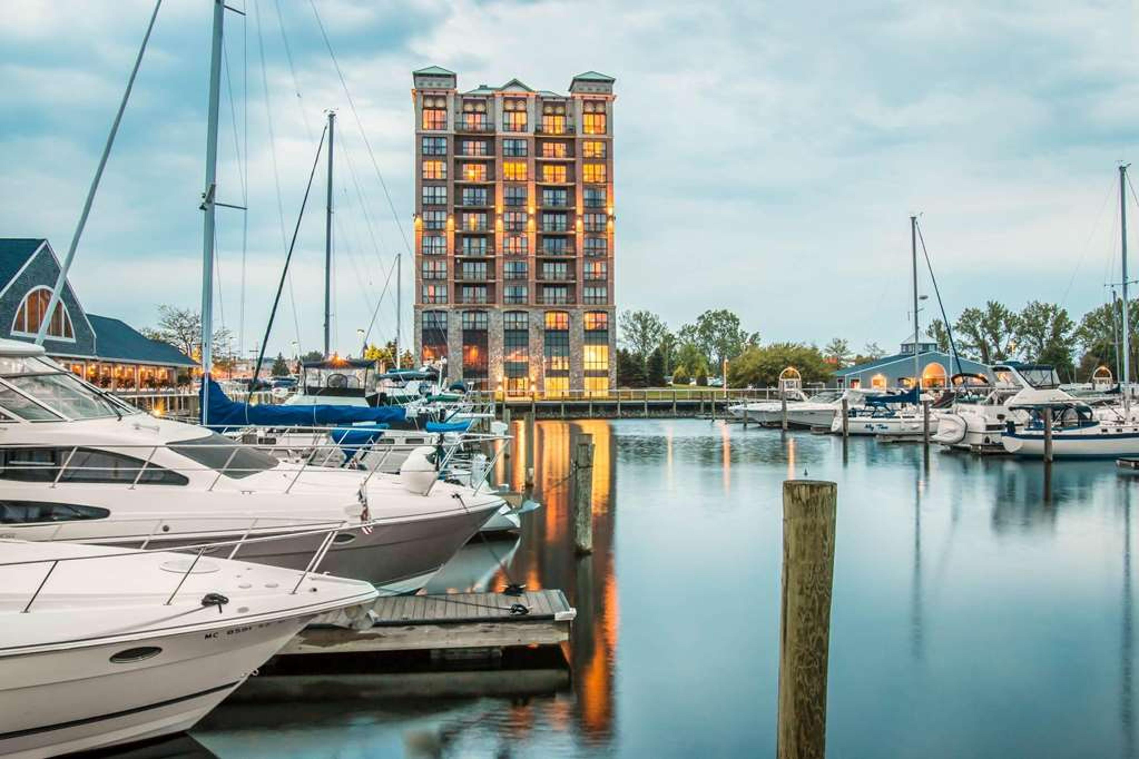 SHORELINE INN & CONFERENCE CENTER A