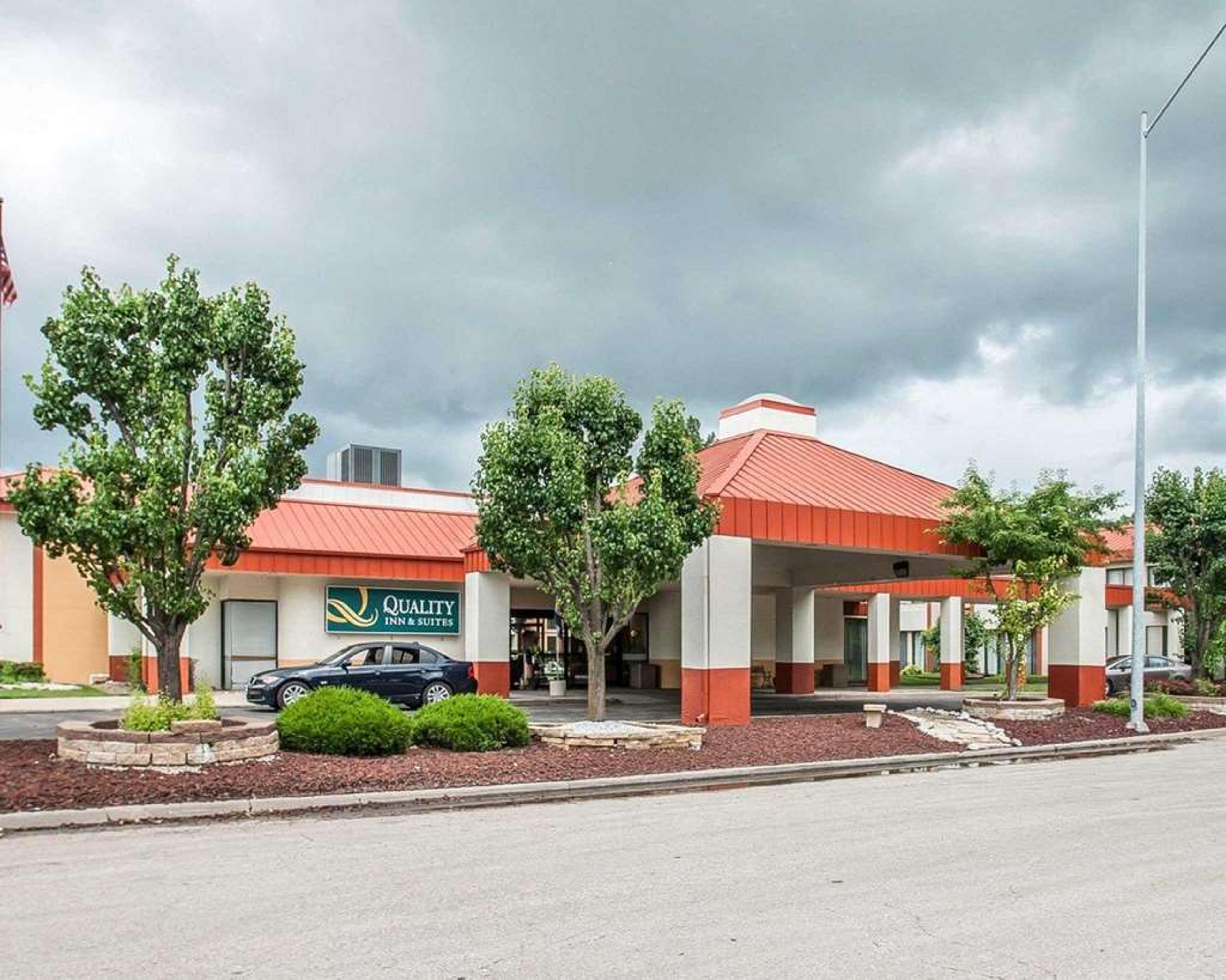 QUALITY INN AND SUITES KANSAS CITY