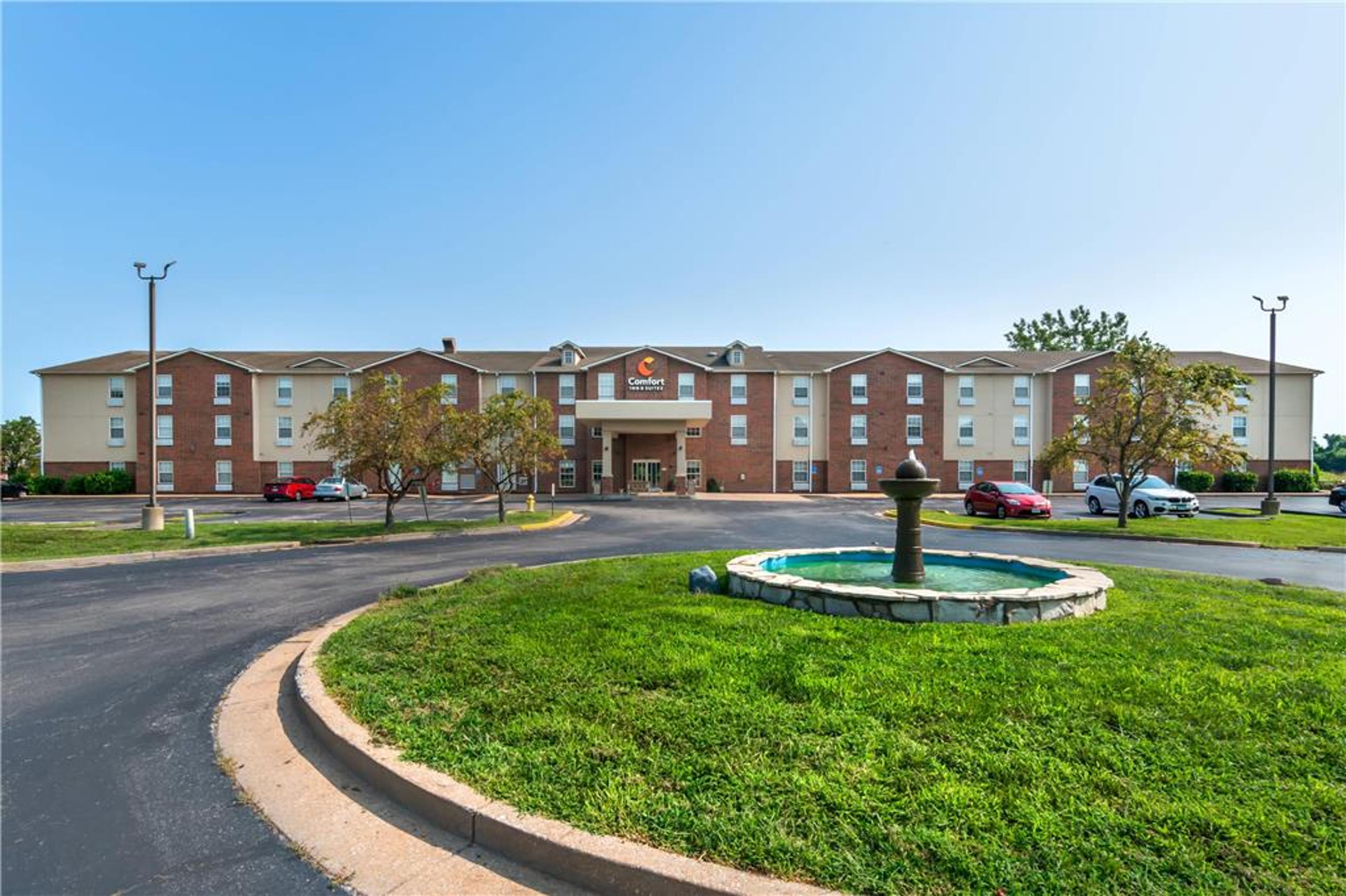 COMFORT INN AND SUITES CHESTERFIELD