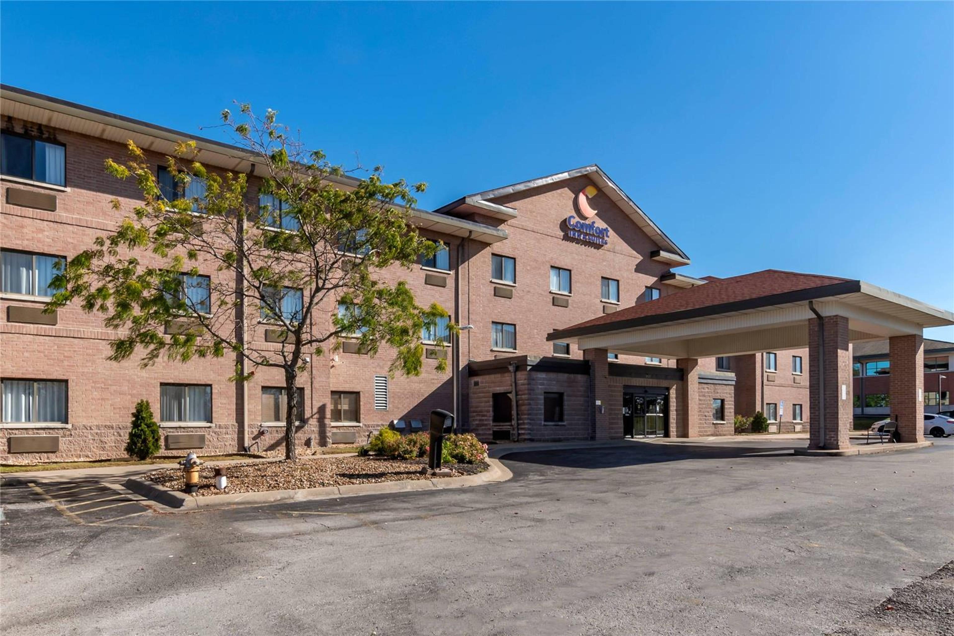 COMFORT INN AND SUITES LEES SUMMIT