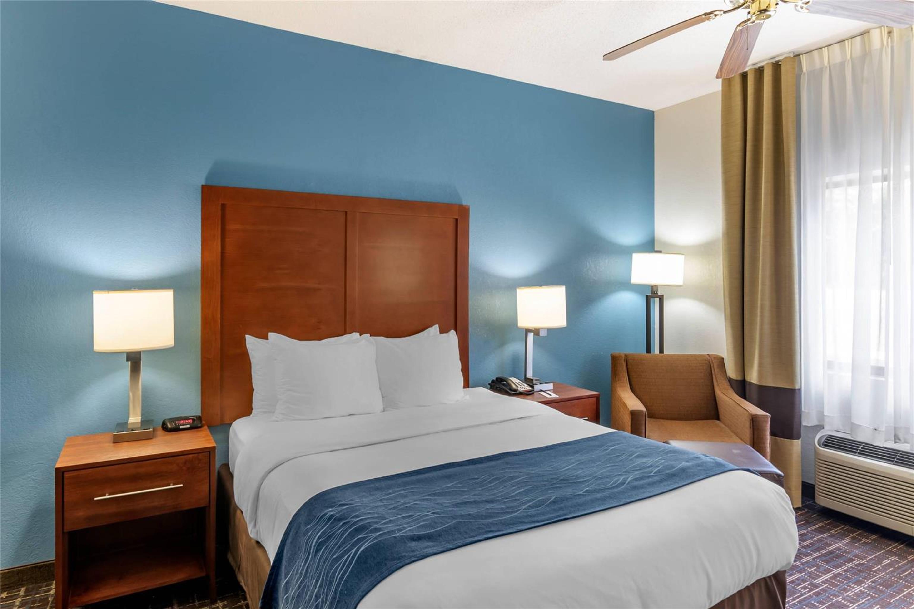 COMFORT INN AND SUITES LEES SUMMIT